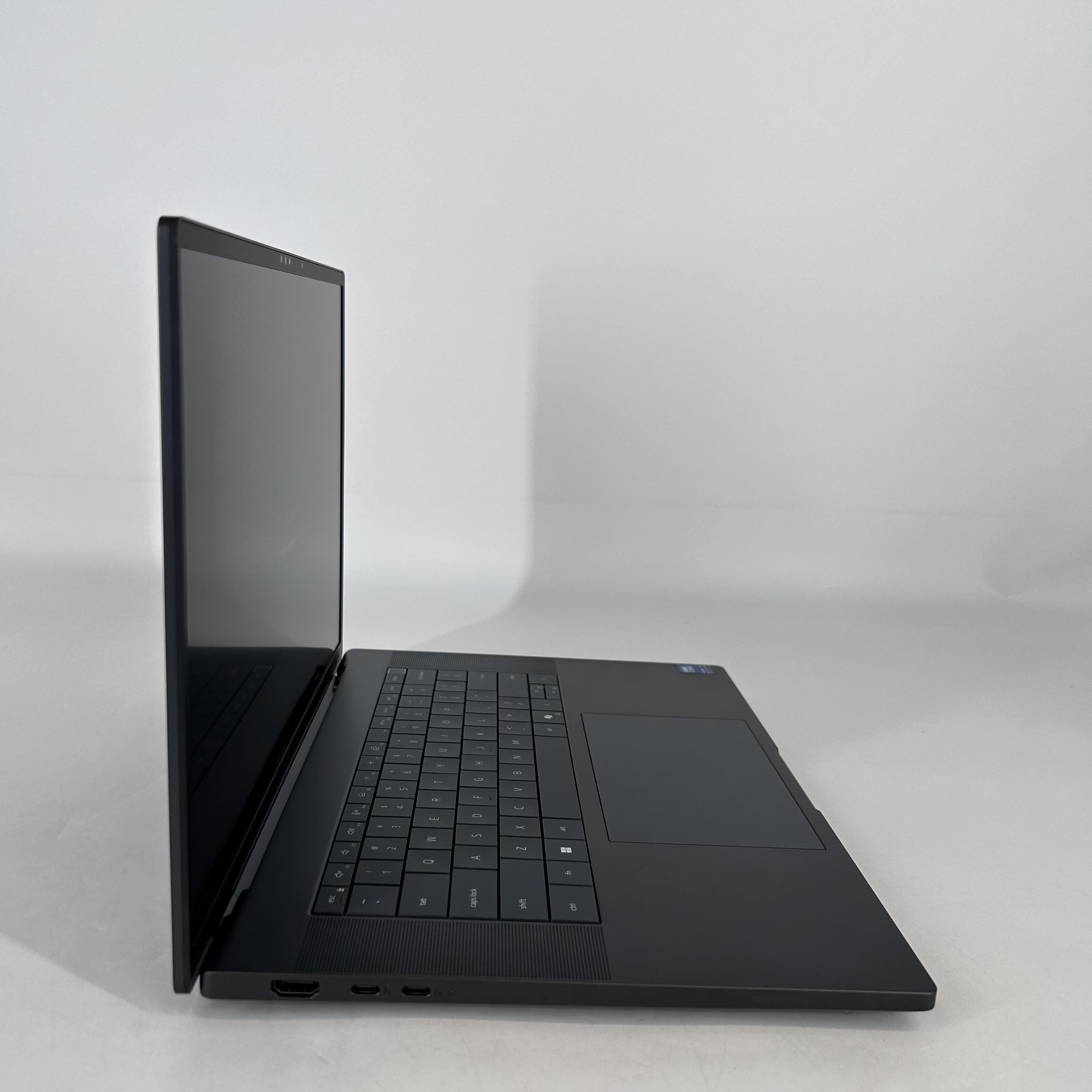 Dell Pro Max 16 Premium MA16250 Magnetite 2.2 GHz Intel Core Ultra 7 Series 2 32GB RAM 1TB Solid State Drive NVIDIA RTX PRO 2000 Blackwell 8 GB
