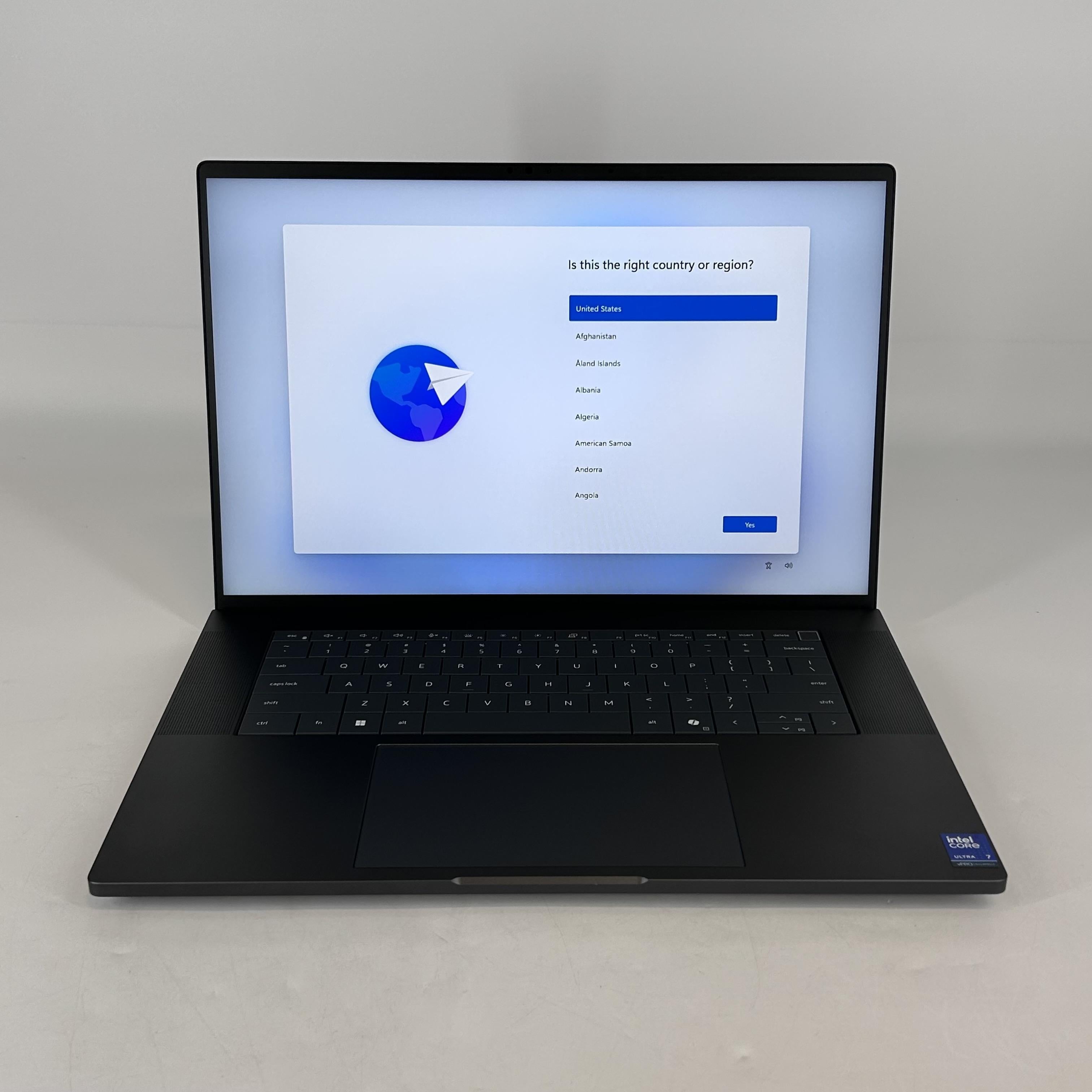 Dell Pro Max 16 Premium MA16250 Magnetite 2.2 GHz Intel Core Ultra 7 Series 2 32GB RAM 1TB Solid State Drive NVIDIA RTX PRO 2000 Blackwell 8 GB
