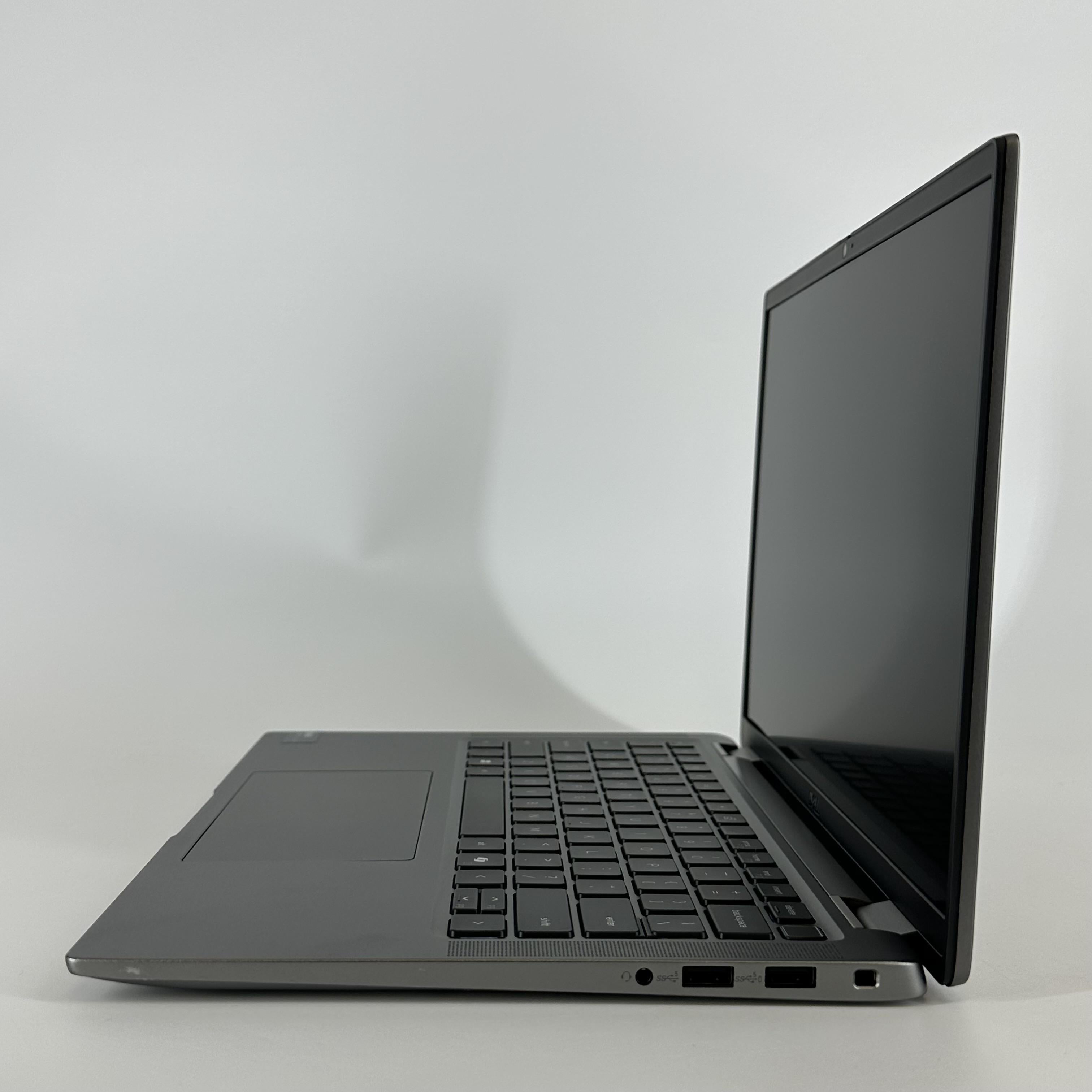 Dell Latitude 7450 14 Gray 2.1 GHz Intel Core Ultra 5 32GB RAM 512GB Solid State Drive