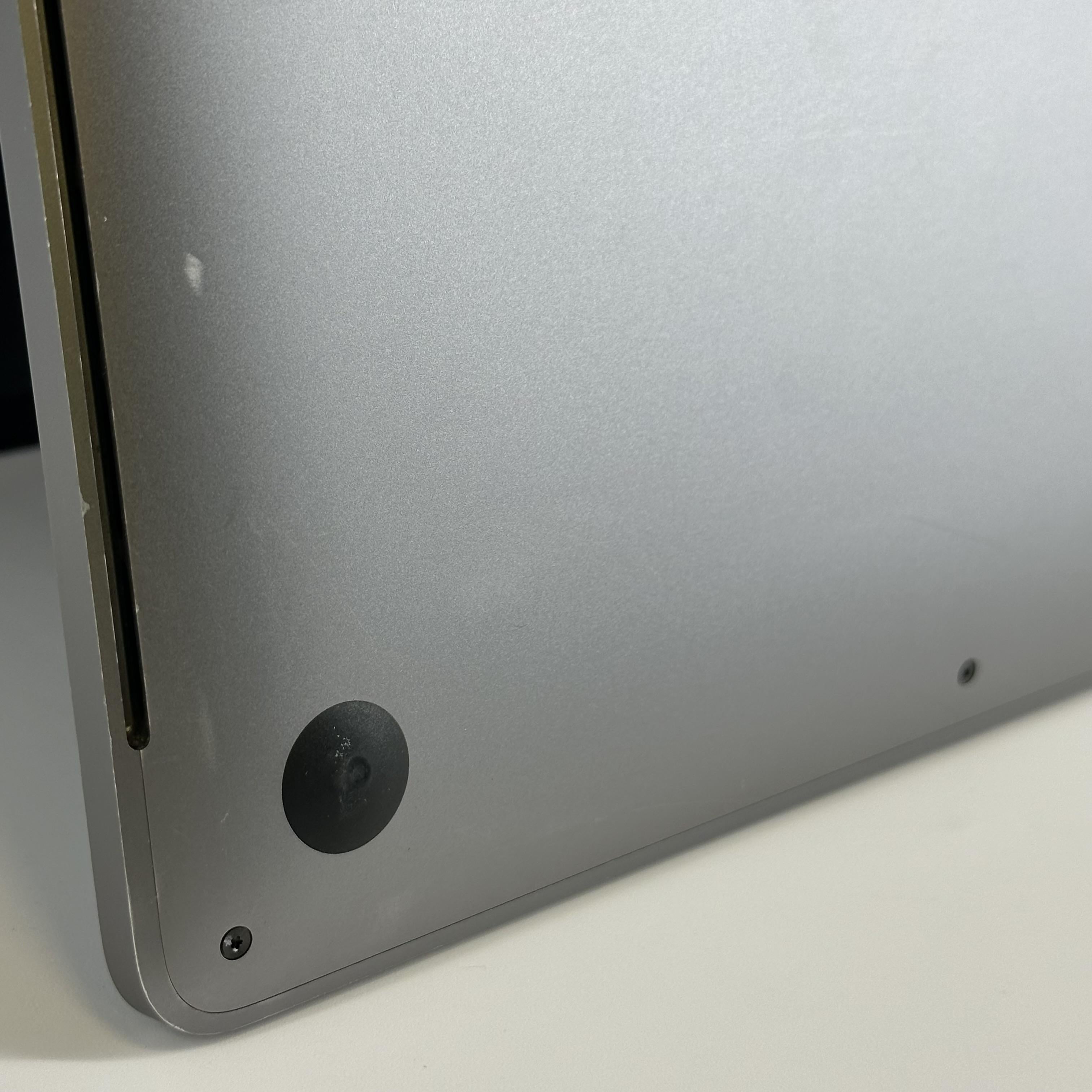 Apple MacBook Pro 16 Touch Bar 2019 Space Gray 2.4 GHz Intel Core i9 9th Gen. 32GB RAM 1TB Solid State Drive AMD Radeon Pro 5500M 8 GB
