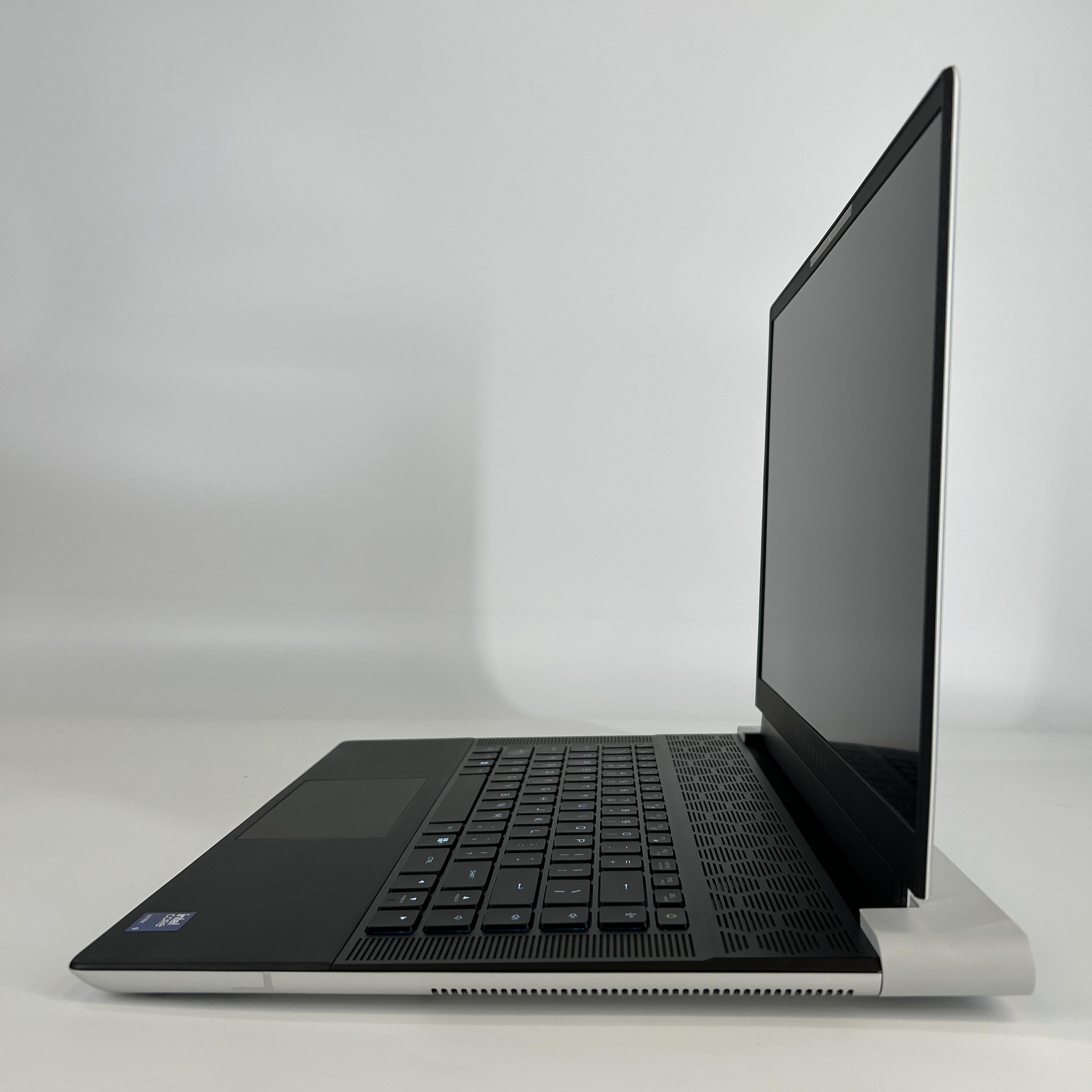 Dell Alienware X16 R2 Silver 2.3 GHz Intel Core Ultra 9 32GB RAM 1TB Solid State Drive NVIDIA GeForce RTX 4080 12 GB