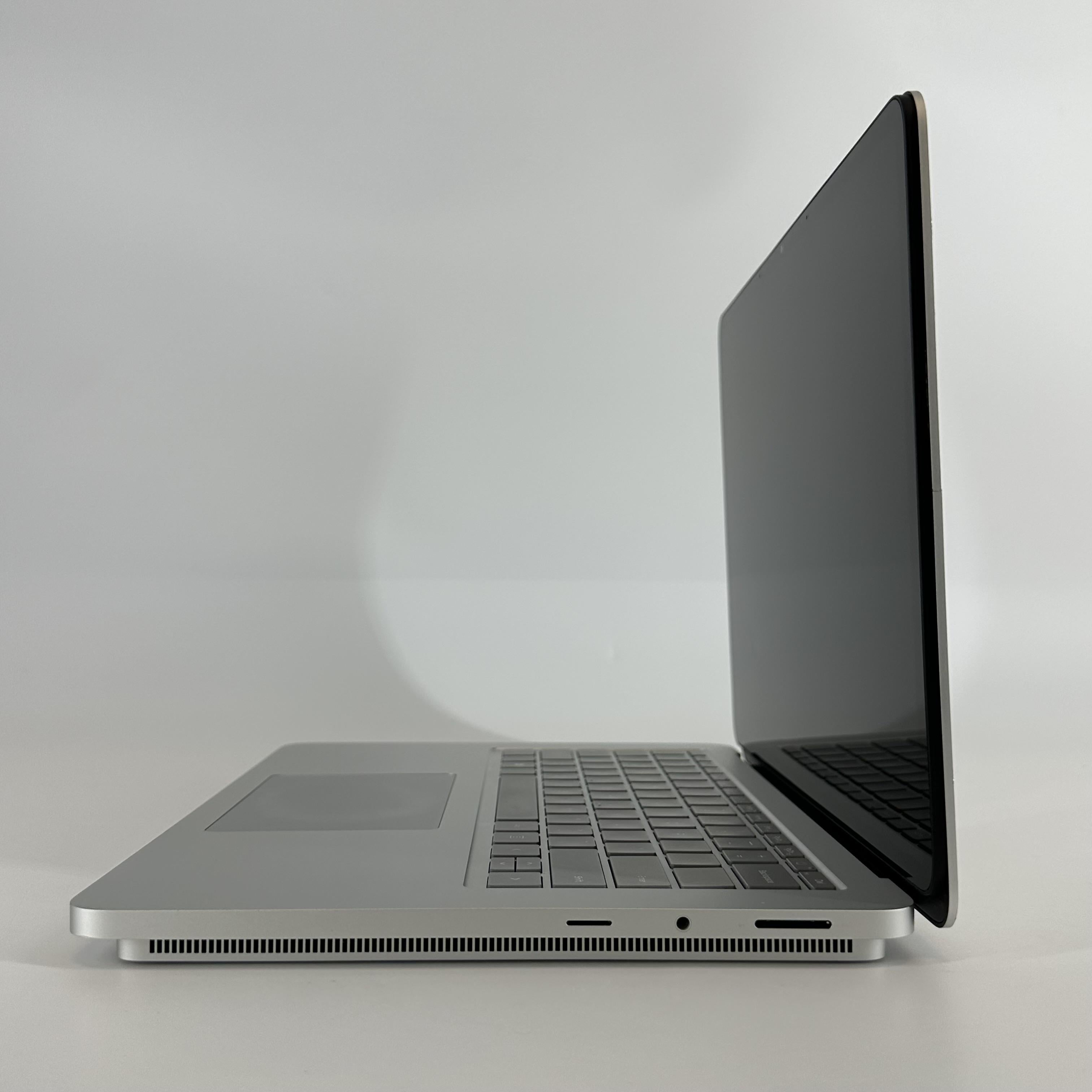 Microsoft Surface Laptop Studio 2 14.4 Silver 2.9 GHz Intel Core i7 13th Gen. 64GB RAM 1TB Solid State Drive NVIDIA GeForce RTX 4060 8 GB