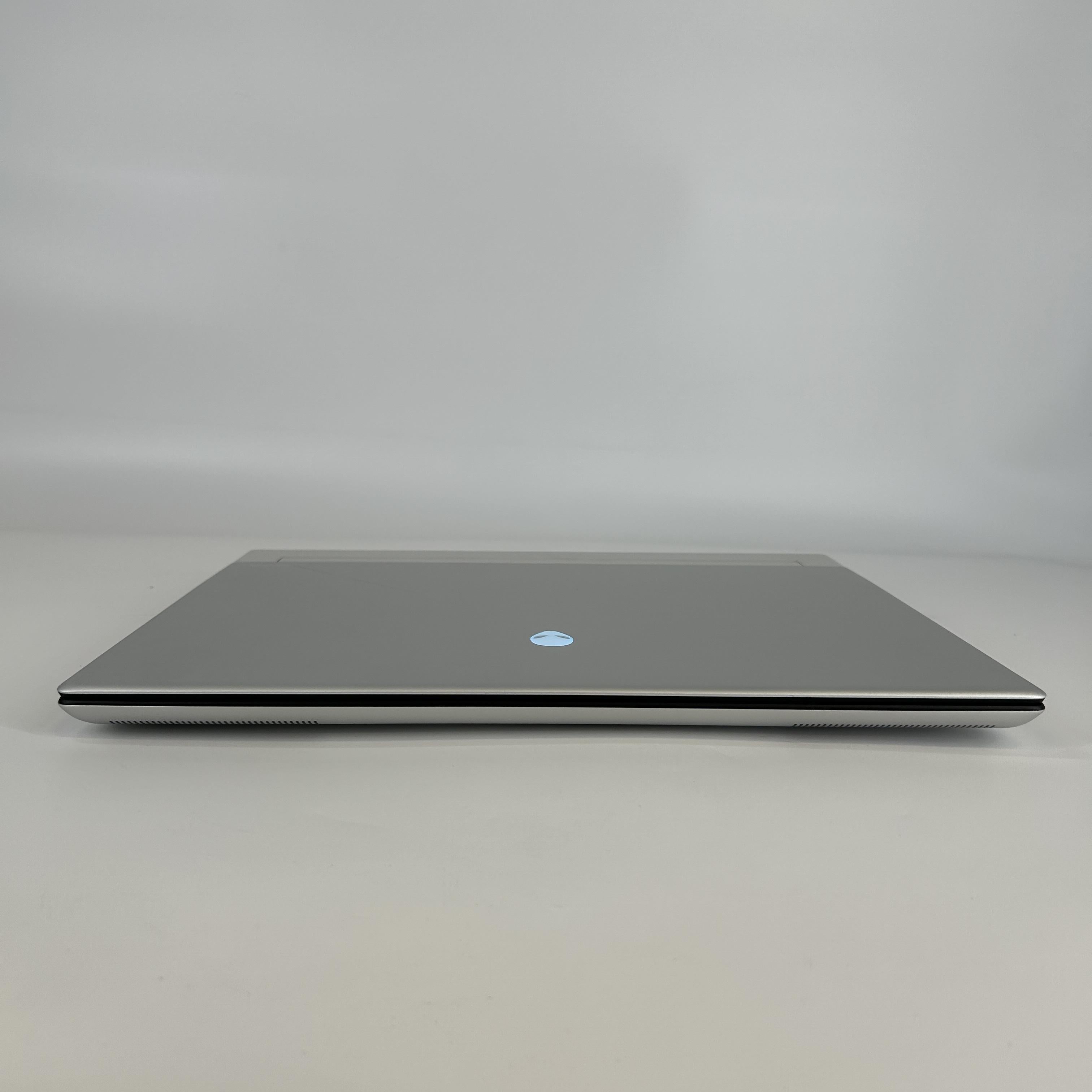 Dell Alienware X16 R2 Silver 2.3 GHz Intel Core Ultra 9 32GB RAM 1TB Solid State Drive NVIDIA GeForce RTX 4080 12 GB