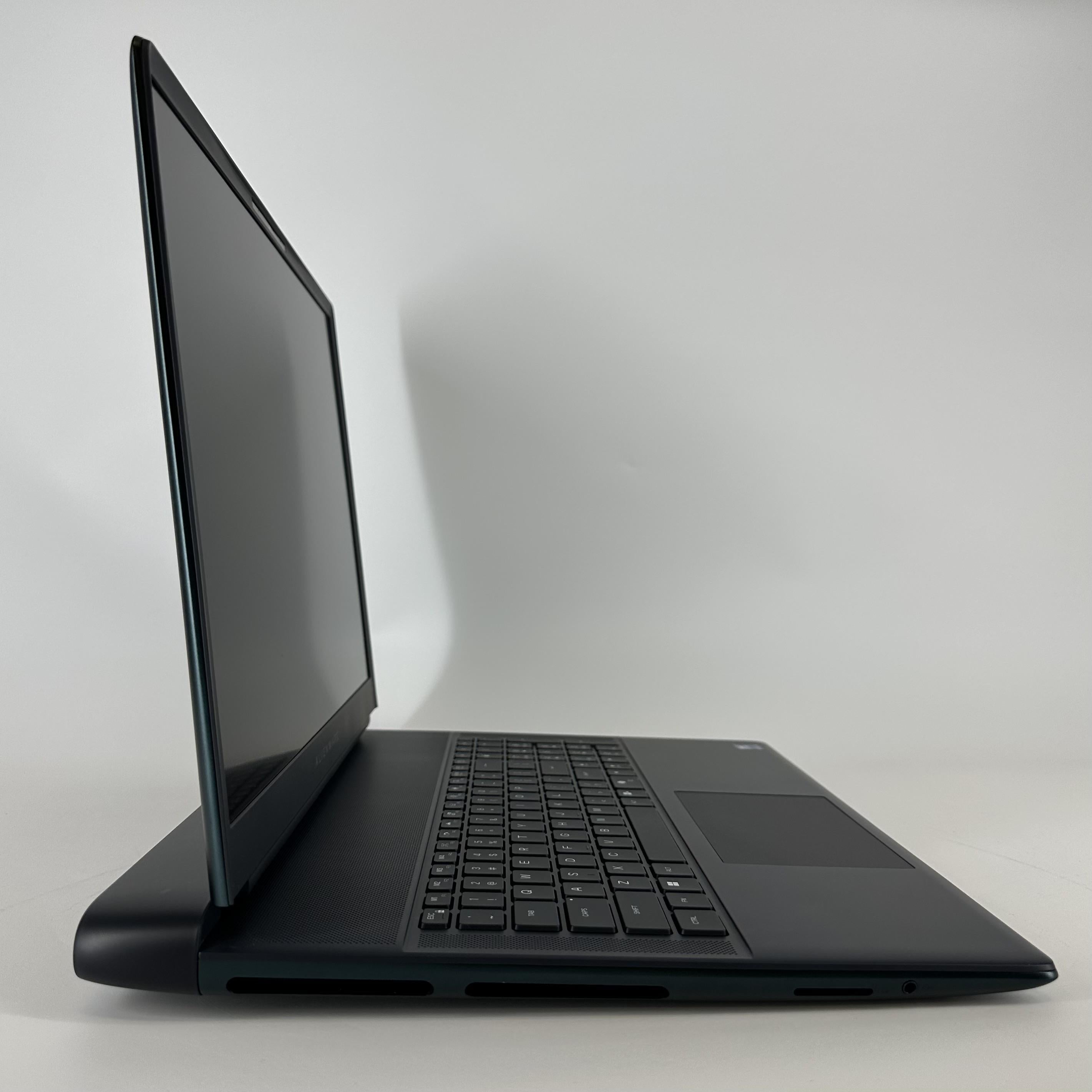 Dell Alienware 18 Area-51 Teal 2.7 GHz Intel Core Ultra 9 Series 2 64GB RAM 2TB Solid State Drive NVIDIA GeForce RTX 5080 16 GB