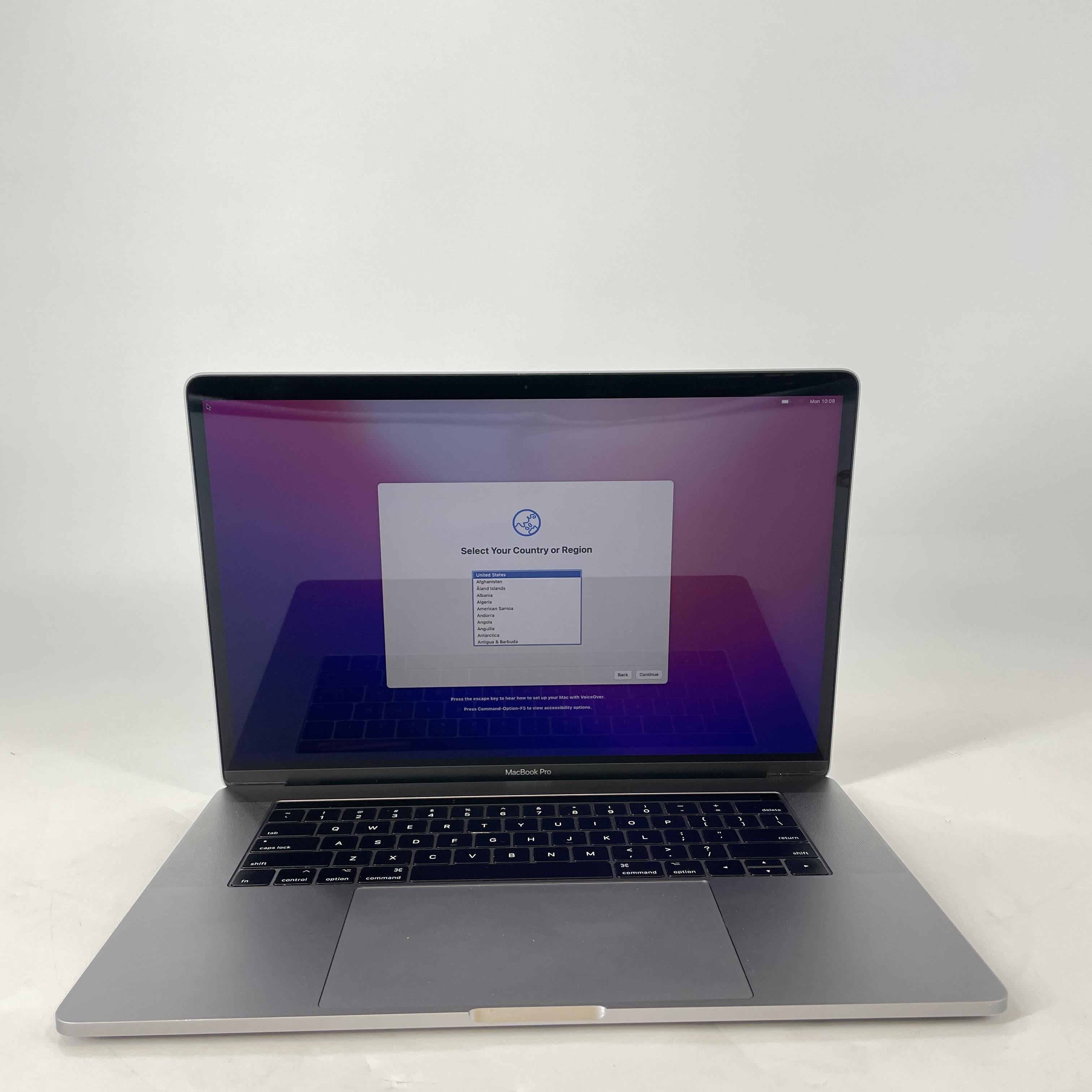 Apple MacBook Pro 15 Touch Bar 2017 Space Gray 3.1 GHz Intel Core i7 7th Gen. 16GB RAM 512GB Solid State Drive AMD Radeon Pro 560 4 GB