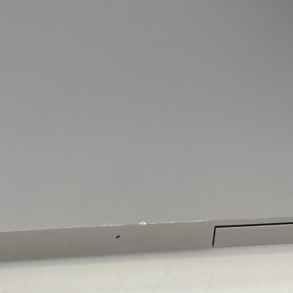 Apple MacBook Pro 15 Touch Bar 2017 Space Gray 3.1 GHz Intel Core i7 7th Gen. 16GB RAM 512GB Solid State Drive AMD Radeon Pro 560 4 GB