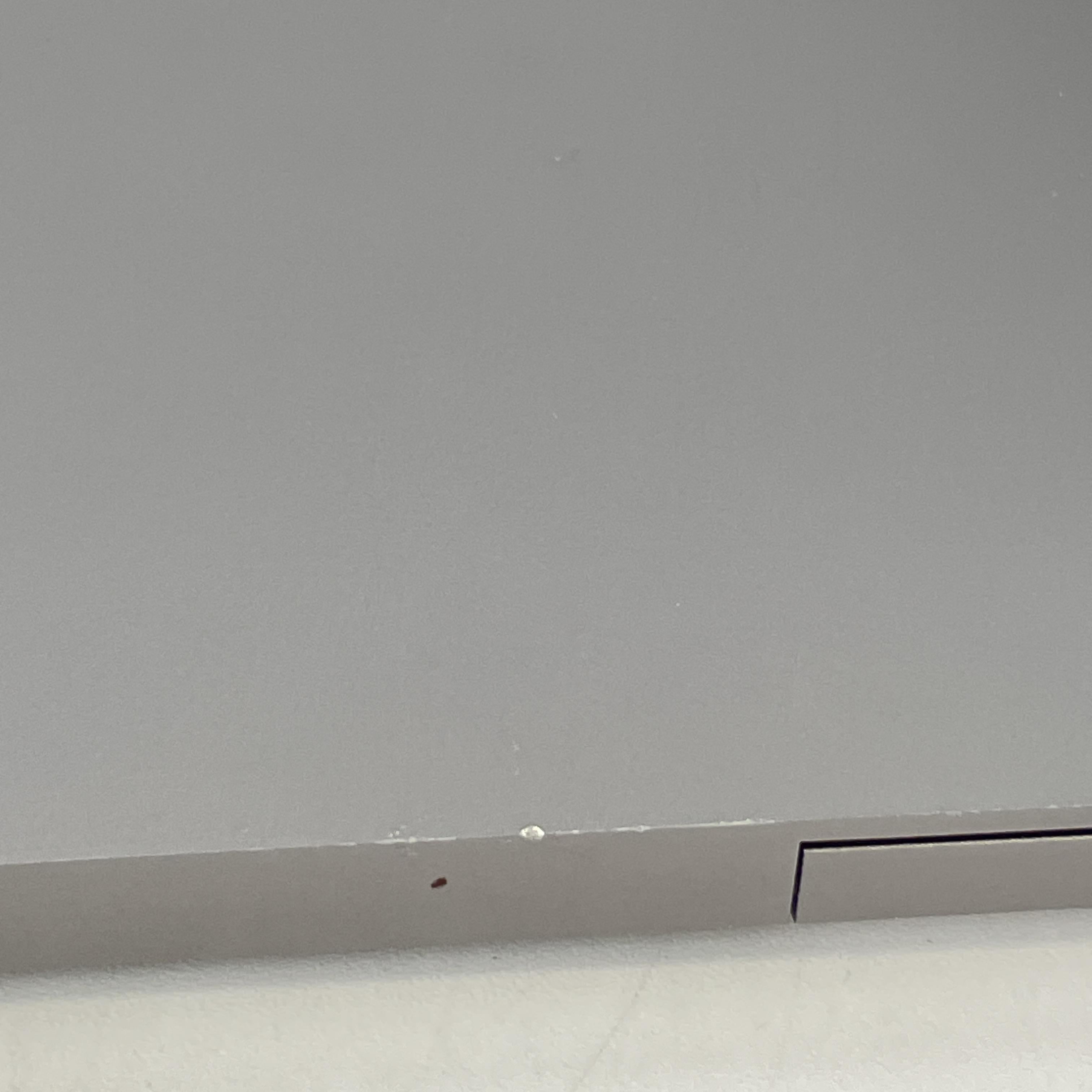 Apple MacBook Pro 15 Touch Bar 2017 Space Gray 3.1 GHz Intel Core i7 7th Gen. 16GB RAM 512GB Solid State Drive AMD Radeon Pro 560 4 GB