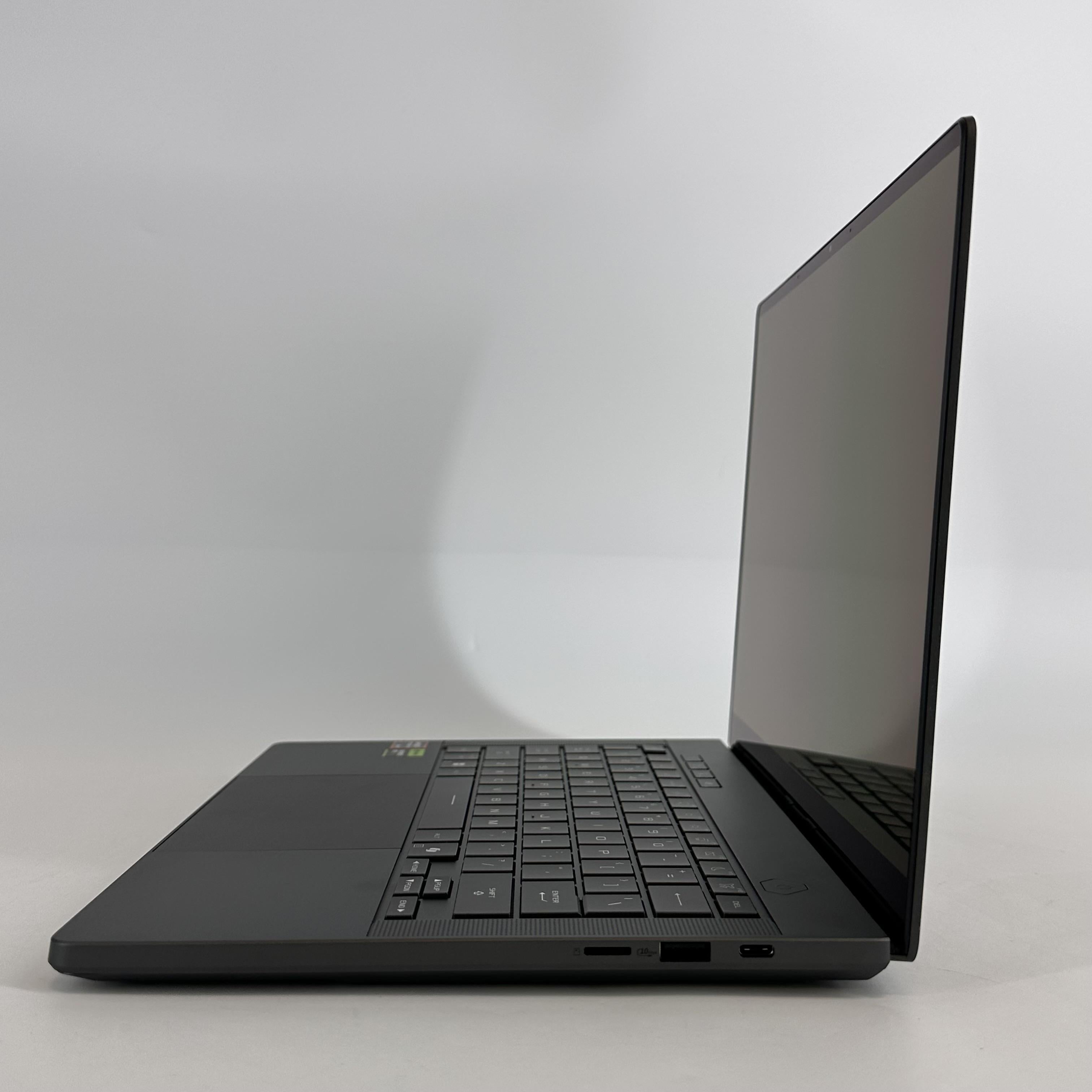 Asus ROG Zephyrus G14 GA403 14 Black 2.0 GHz AMD Ryzen AI 9 HX 370 32GB RAM 2TB Solid State Drive NVIDIA GeForce RTX 5070 Ti 12 GB