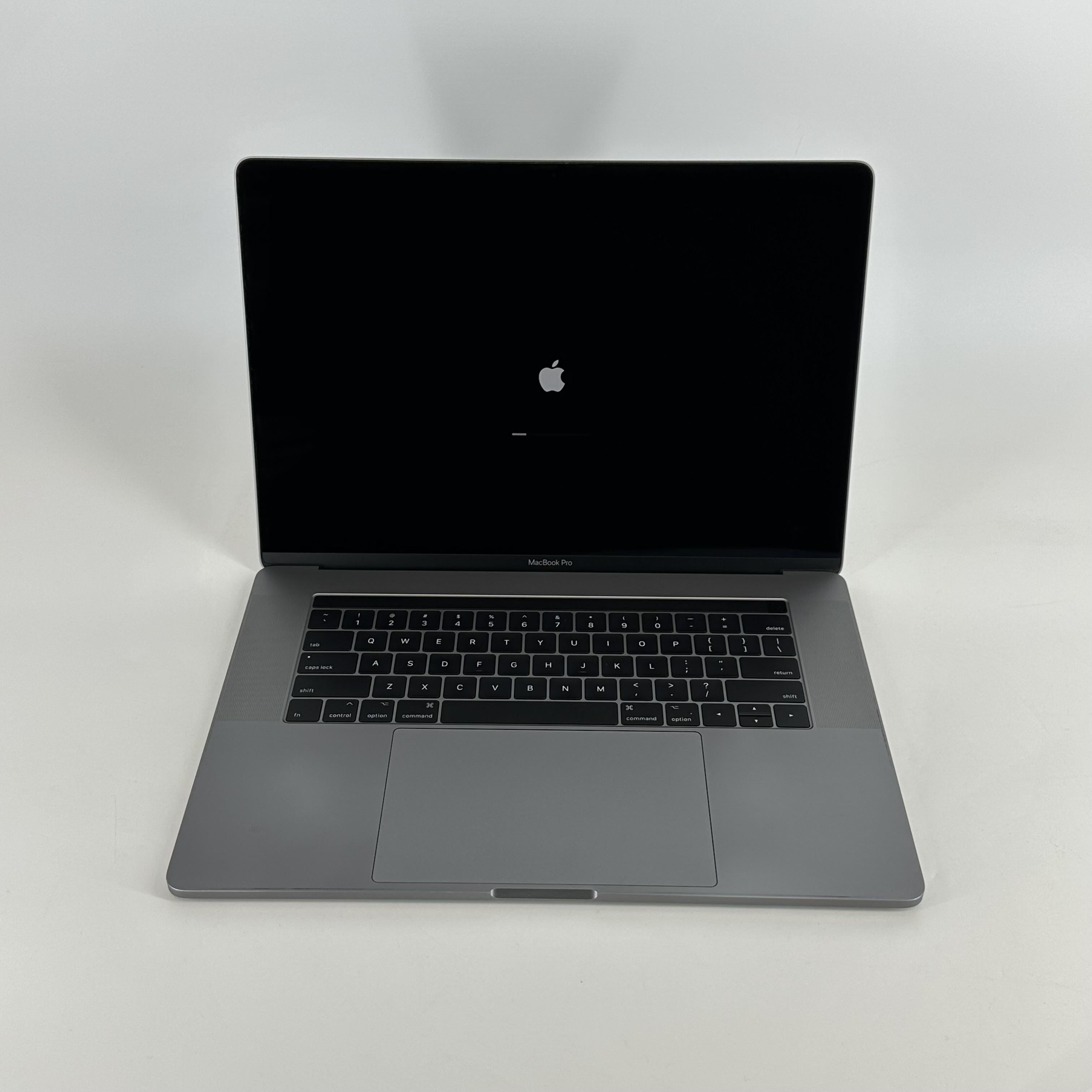 Apple MacBook Pro 15 Touch Bar 2017 Space Gray 2.9 GHz Intel Core i7 7th Gen. 16GB RAM 1TB Solid State Drive AMD Radeon Pro 560 4 GB