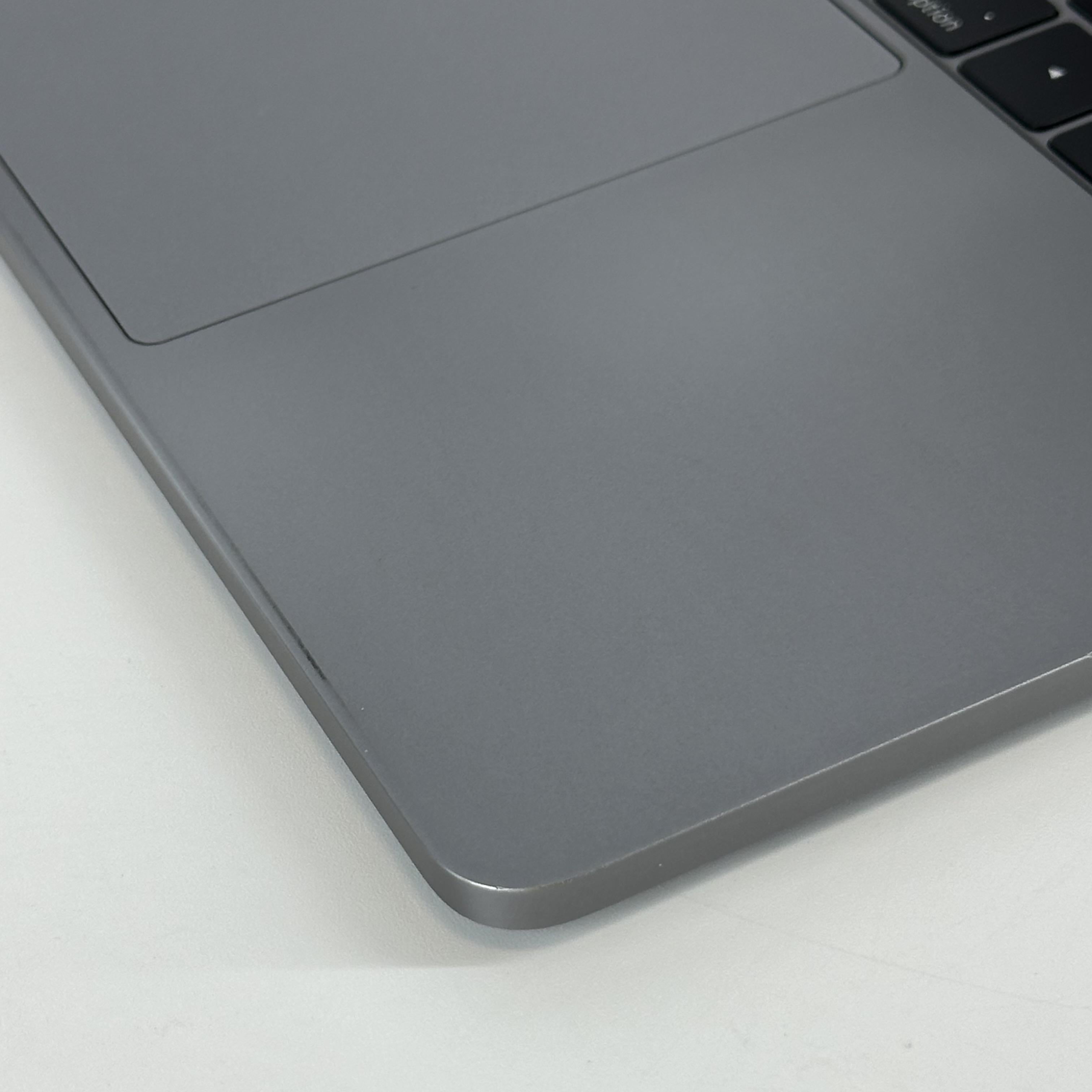 Apple MacBook Pro 15 Touch Bar 2017 Space Gray 2.9 GHz Intel Core i7 7th Gen. 16GB RAM 1TB Solid State Drive AMD Radeon Pro 560 4 GB