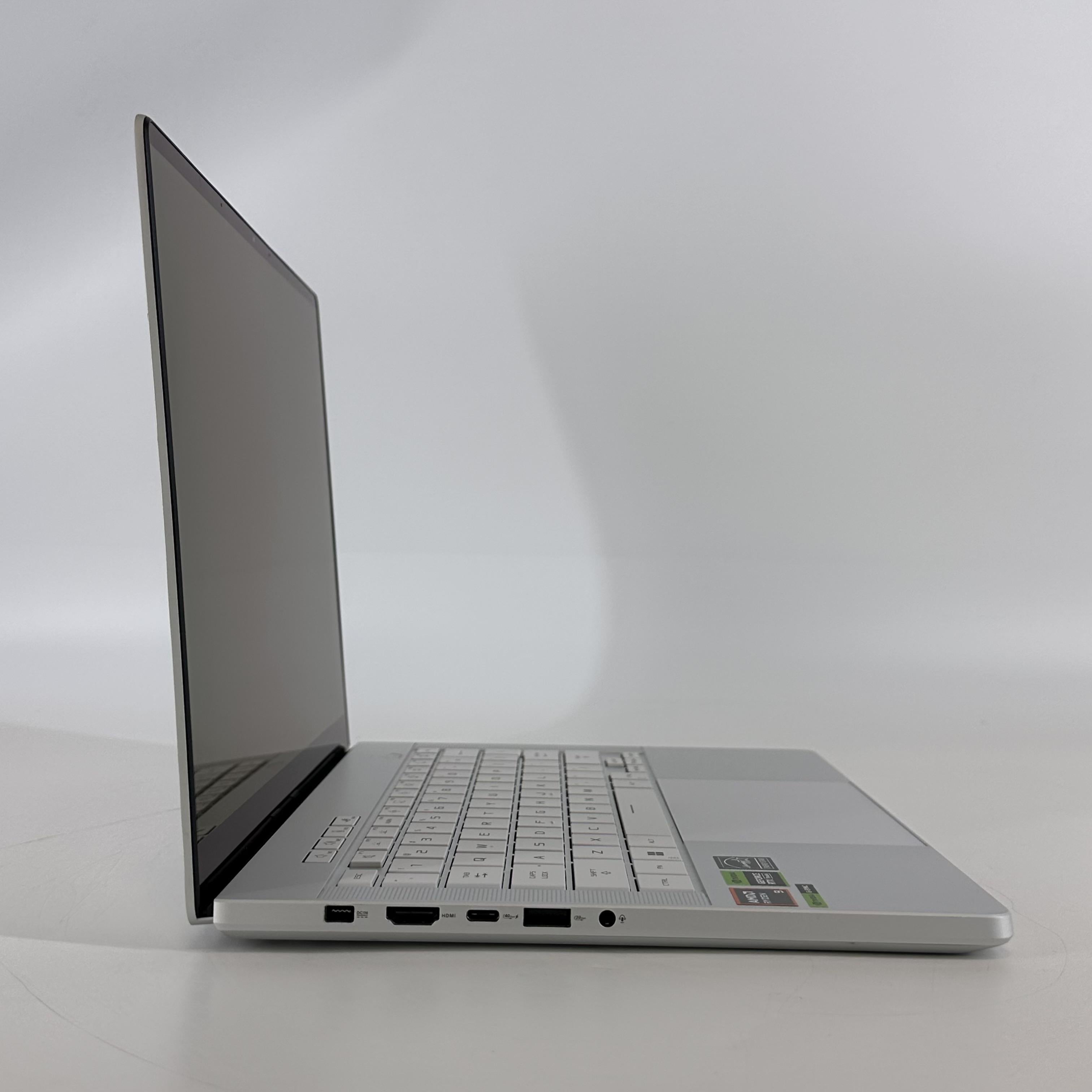 Asus ROG Zephyrus G14 GA403 14 White 4.0 GHz AMD Ryzen 9 8945HS 16GB RAM 1TB Solid State Drive NVIDIA GeForce RTX 4060 8 GB