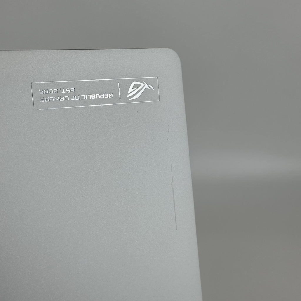 Asus ROG Zephyrus G14 GA403 14 White 4.0 GHz AMD Ryzen 9 8945HS 16GB RAM 1TB Solid State Drive NVIDIA GeForce RTX 4060 8 GB