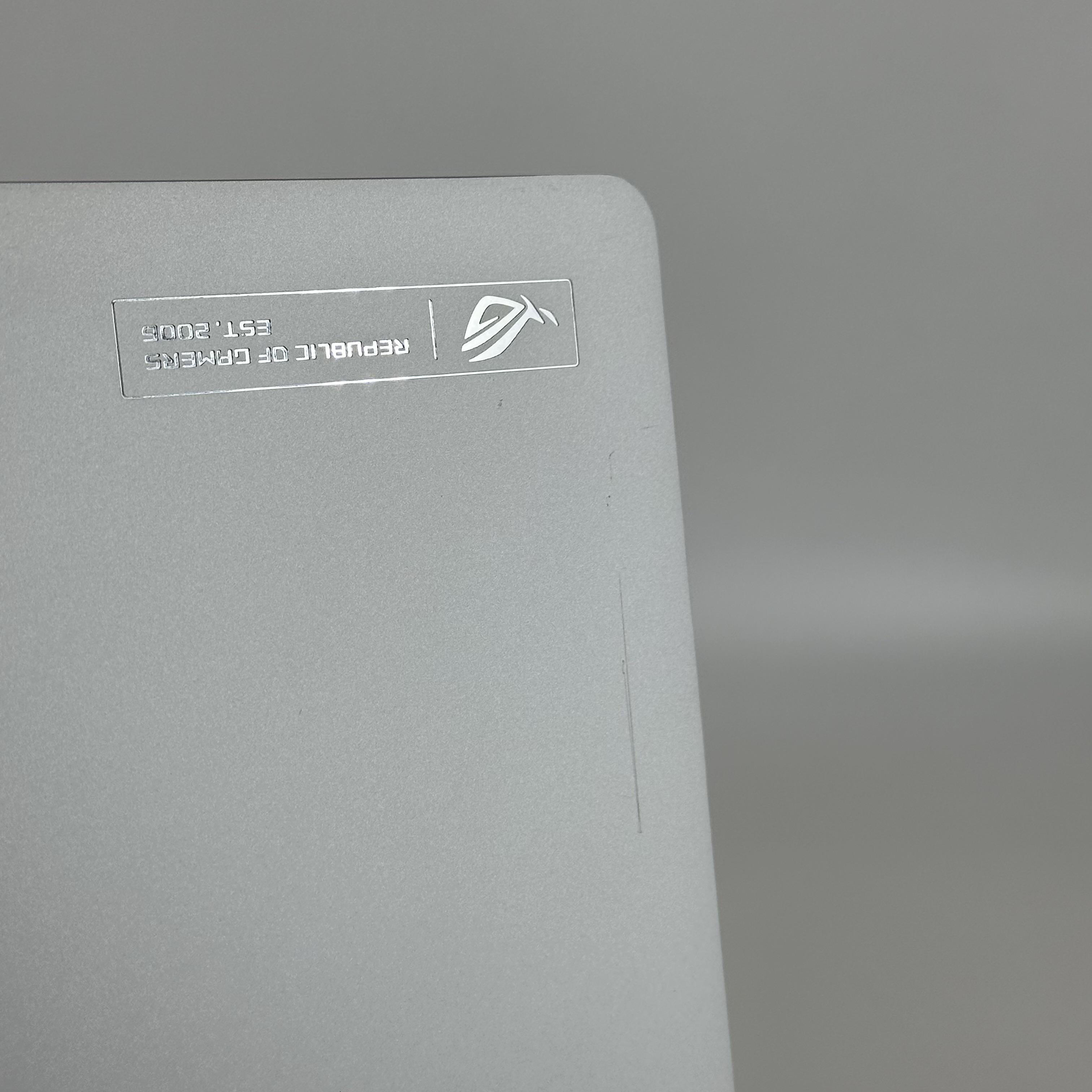 Asus ROG Zephyrus G14 GA403 14 White 4.0 GHz AMD Ryzen 9 8945HS 16GB RAM 1TB Solid State Drive NVIDIA GeForce RTX 4060 8 GB