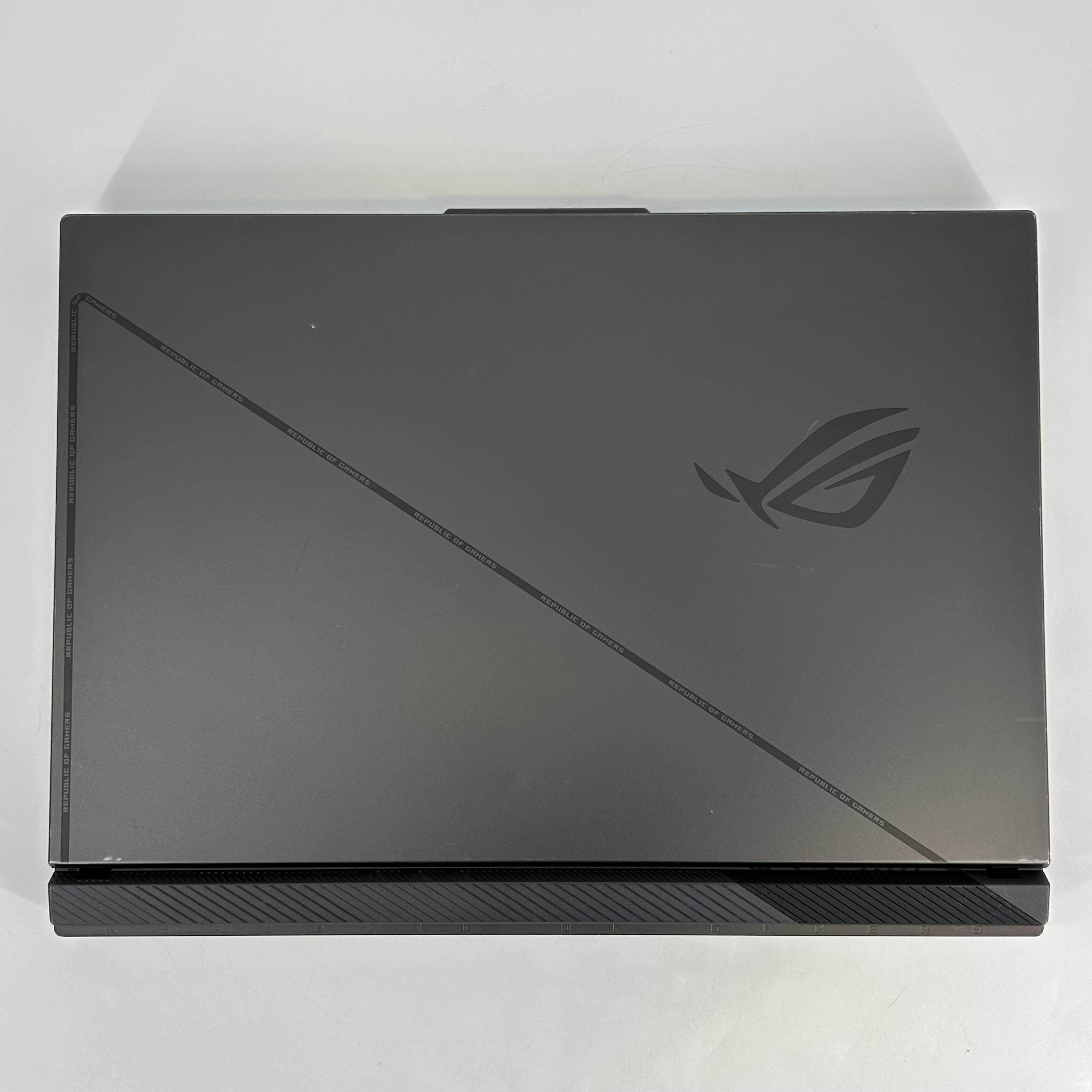 Asus ROG Strix G18 G814 18 Gray 2.2 GHz Intel Core i9 13th Gen. 16GB RAM 1TB Solid State Drive NVIDIA GeForce RTX 4080 12 GB