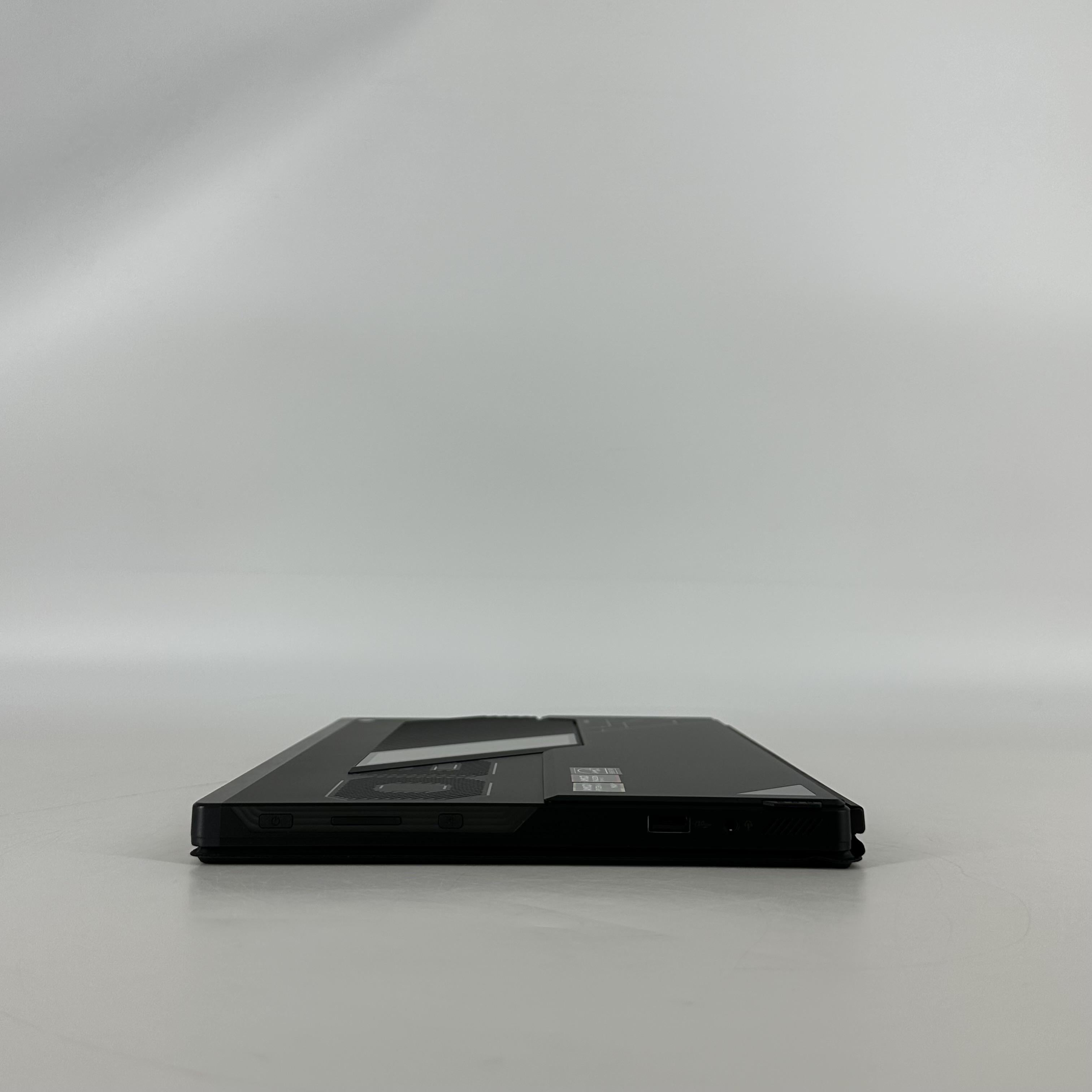 Asus ROG Flow Z13 GZ302 13.4 Black 3.0 GHz AMD Ryzen AI MAX+ 395 64GB RAM 2TB Solid State Drive