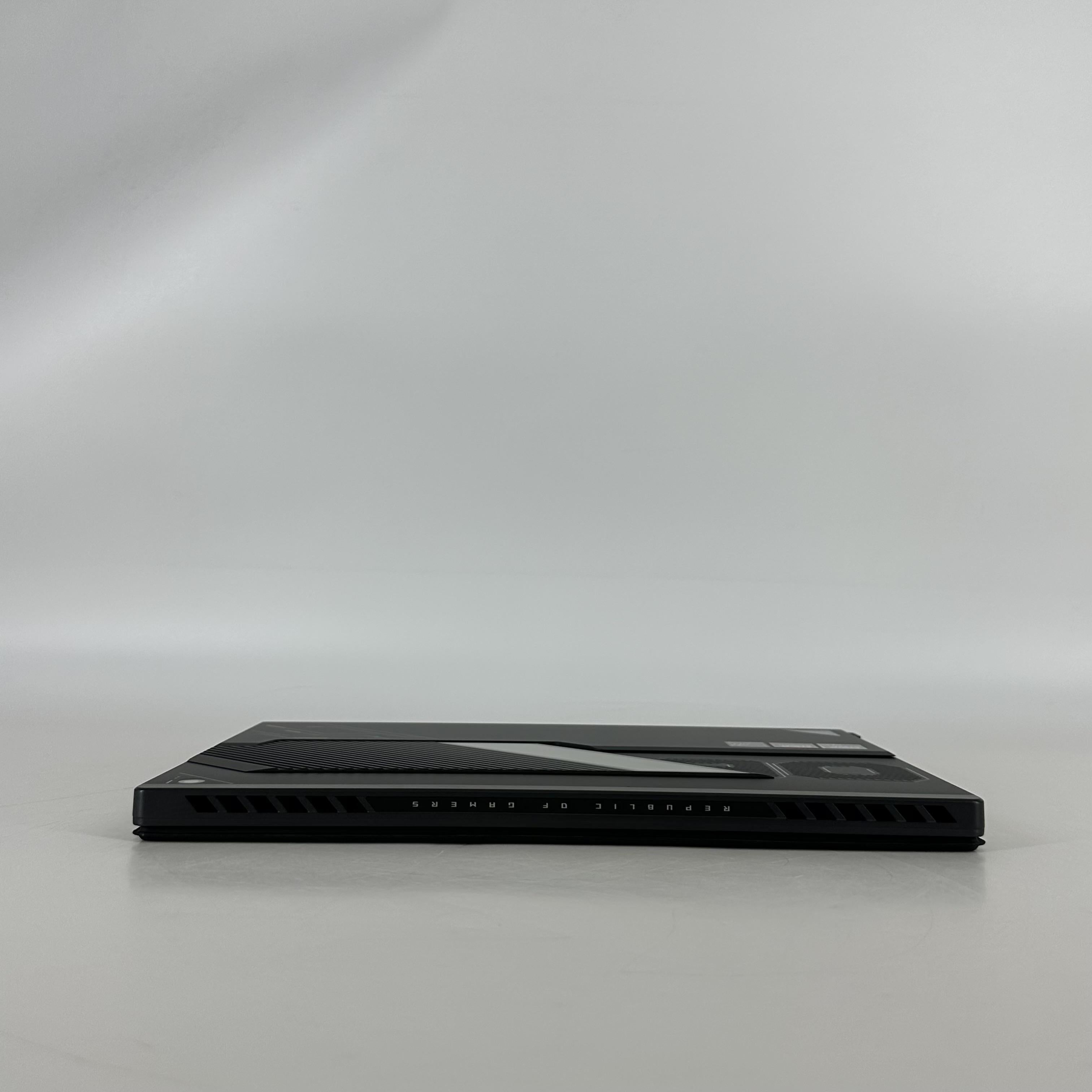 Asus ROG Flow Z13 GZ302 13.4 Black 3.0 GHz AMD Ryzen AI MAX+ 395 64GB RAM 2TB Solid State Drive