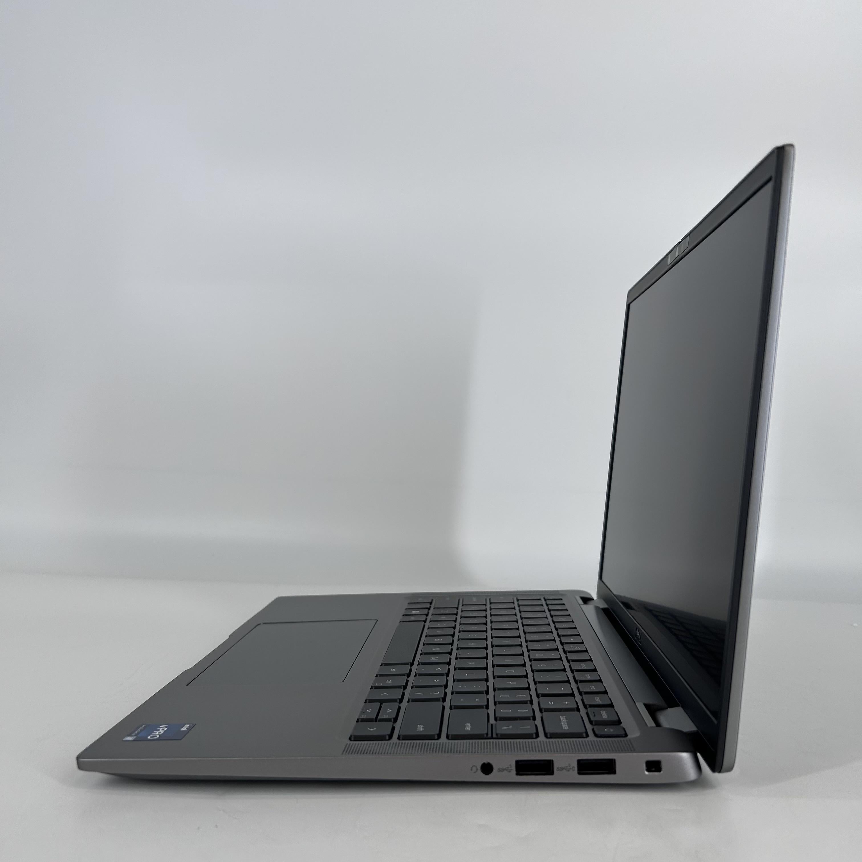 Dell Latitude 7440 14 Gray 1.9 GHz Intel Core i7 13th Gen. 32GB RAM 256GB Solid State Drive