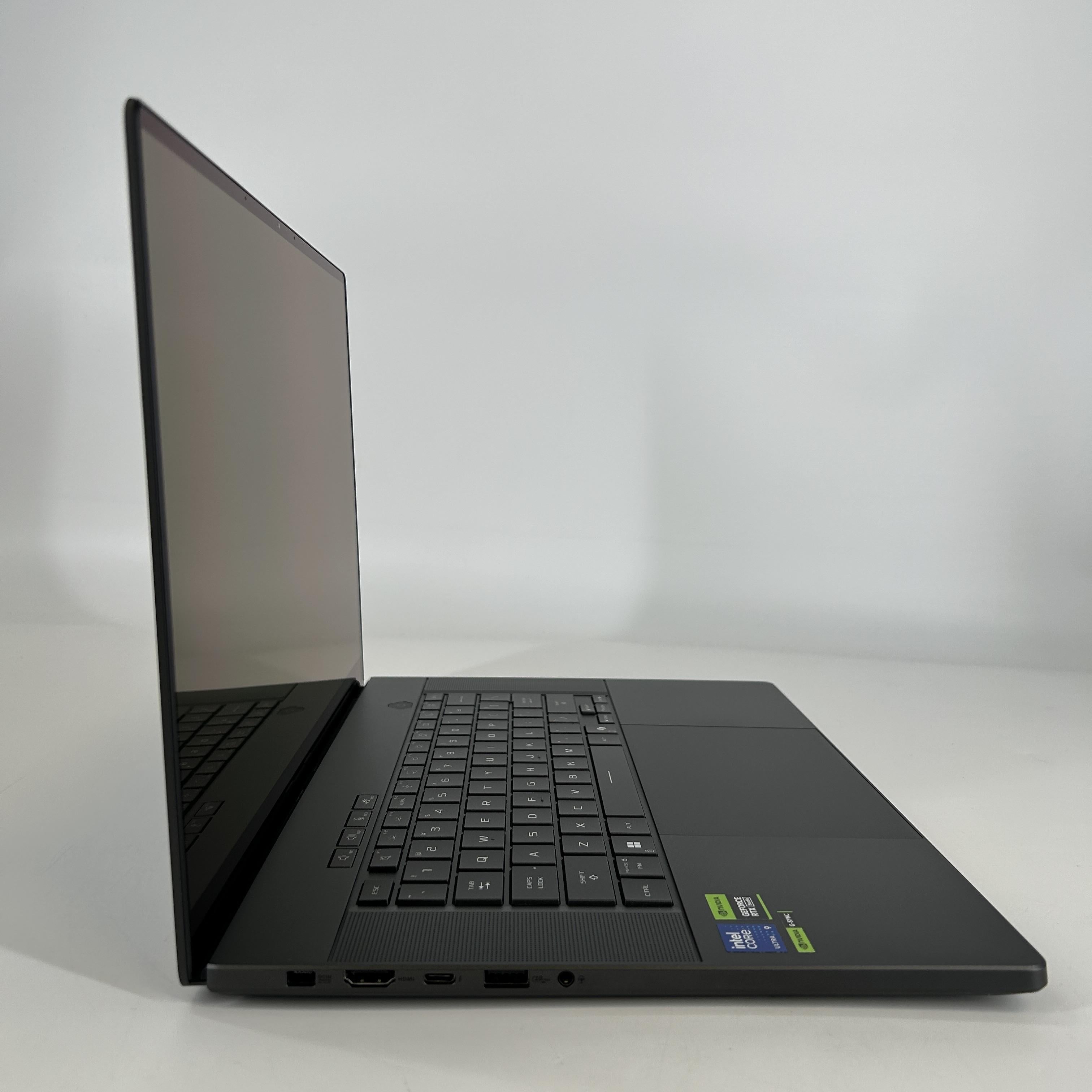 Asus ROG Zephyrus G16 GU605 16 Black 2.9 GHz Intel Core Ultra 9 Series 2 16GB RAM 1TB Solid State Drive NVIDIA GeForce RTX 5070 8 GB