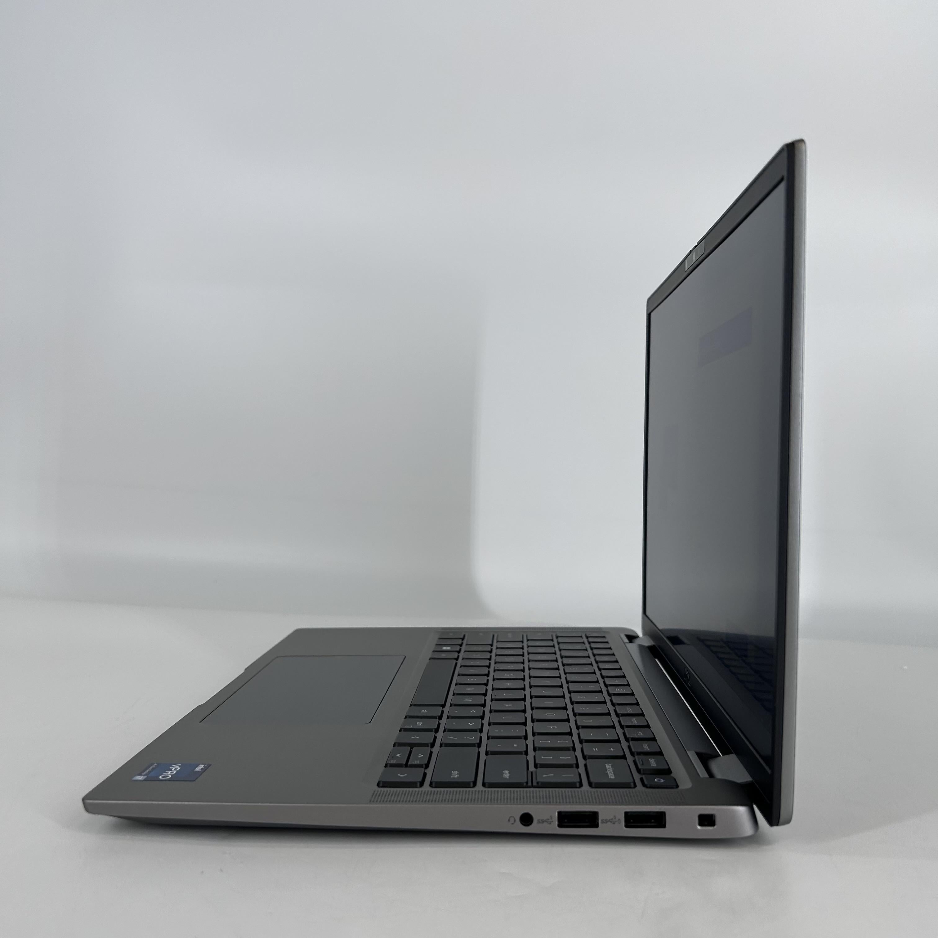 Dell Latitude 7440 14 Gray 1.9 GHz Intel Core i7 13th Gen. 32GB RAM 256GB Solid State Drive