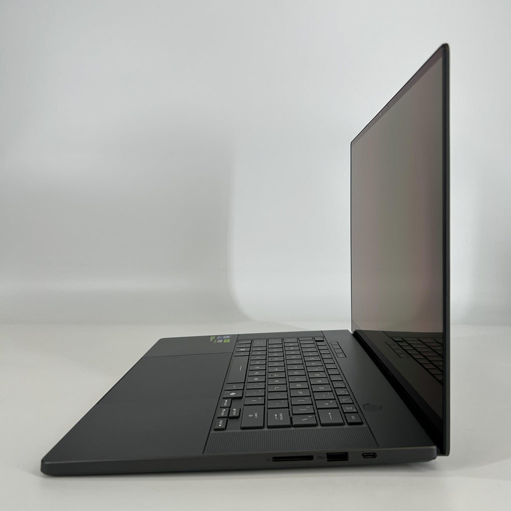Asus ROG Zephyrus G16 GU605 16 Black 2.9 GHz Intel Core Ultra 9 Series 2 16GB RAM 1TB Solid State Drive NVIDIA GeForce RTX 5070 8 GB