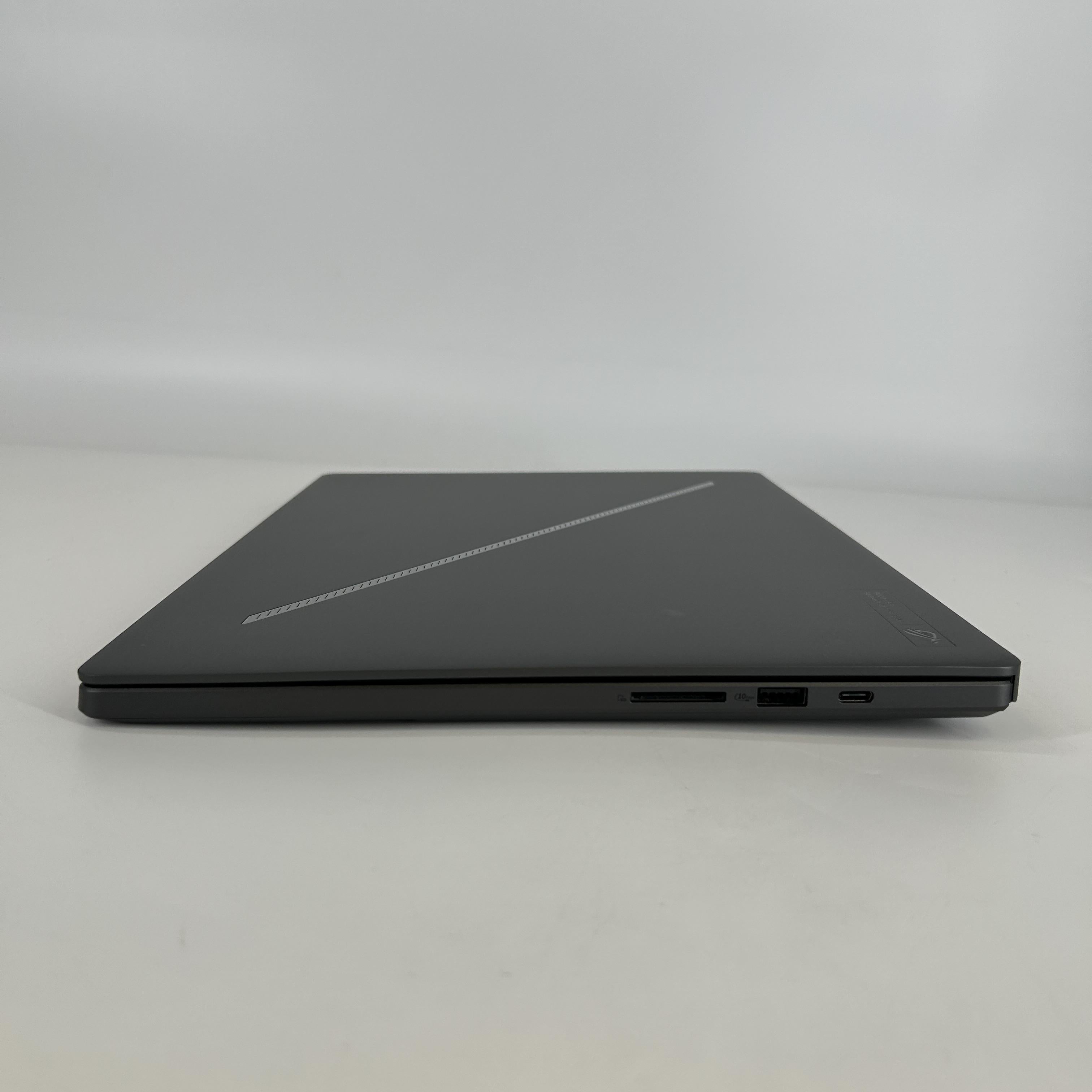 Asus ROG Zephyrus G16 GU605 16 Black 2.9 GHz Intel Core Ultra 9 Series 2 16GB RAM 1TB Solid State Drive NVIDIA GeForce RTX 5070 8 GB