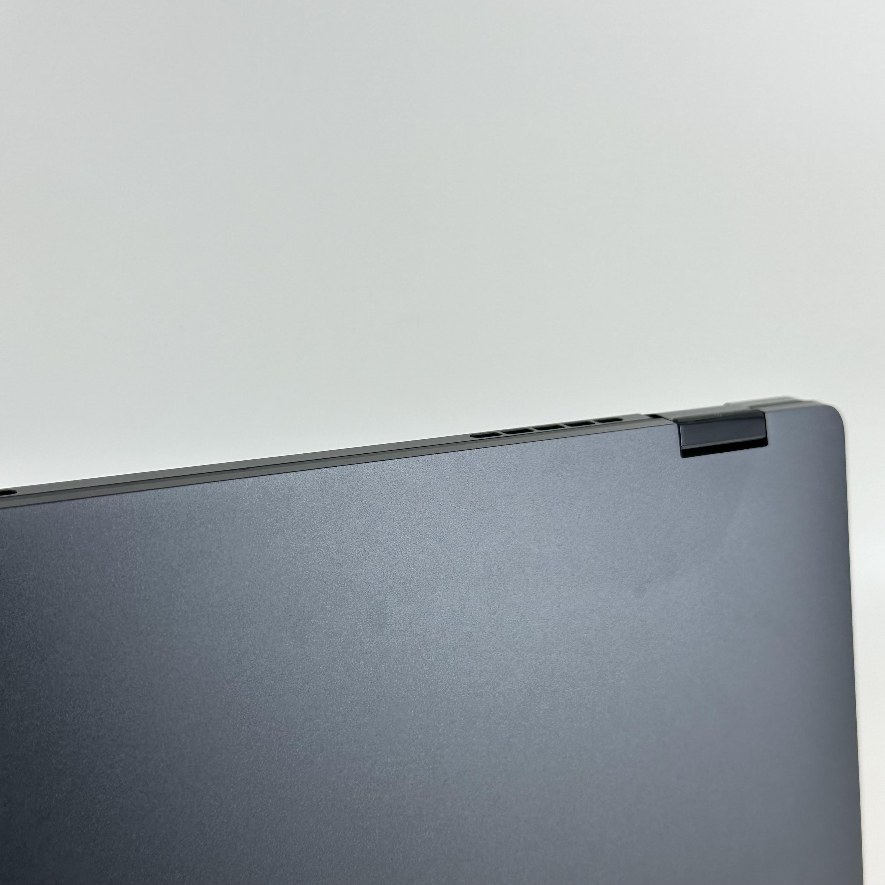 Dell Latitude 9450 (2-in-1) 14 Gray 2.1 GHz Intel Core Ultra 7 32GB RAM 512GB Solid State Drive