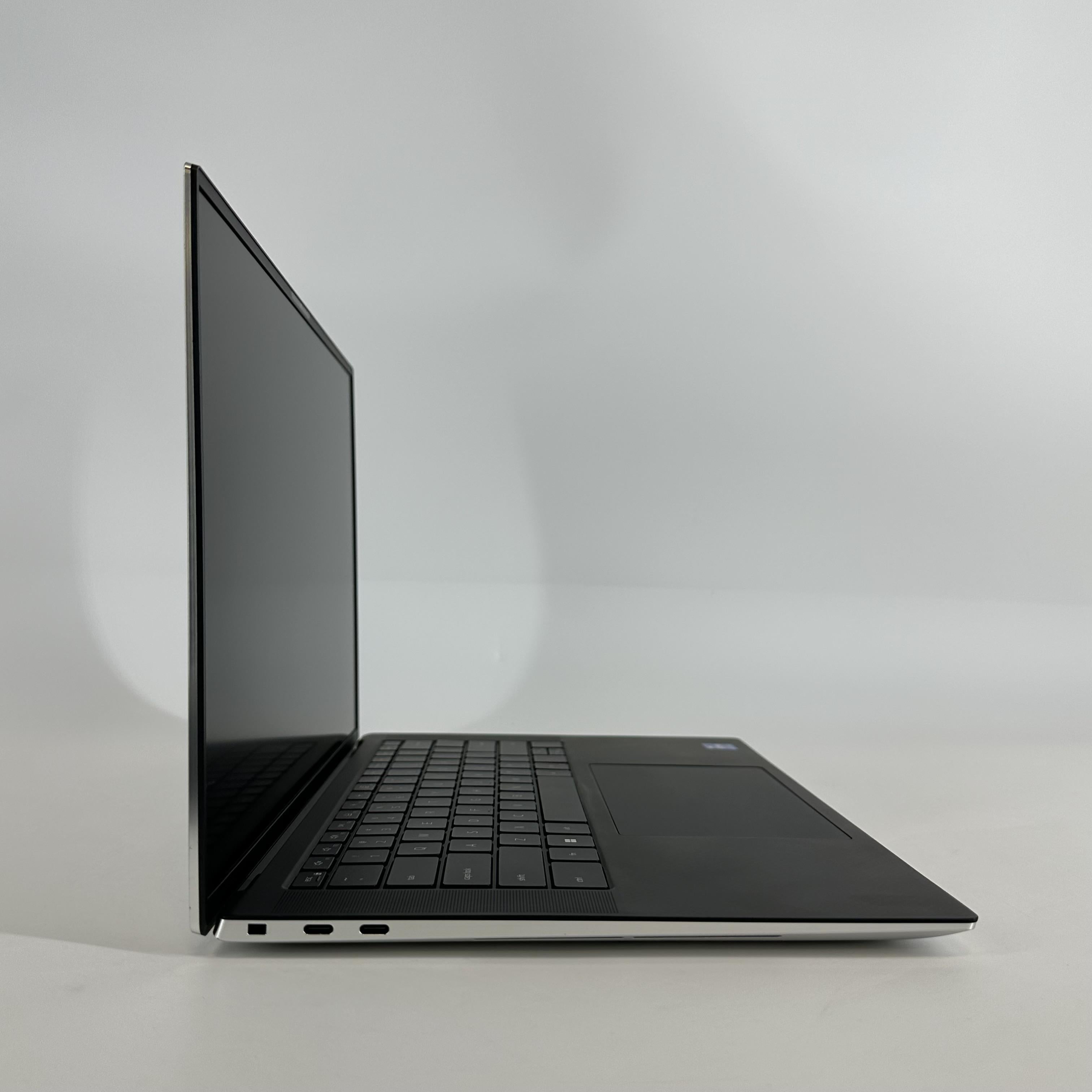 Dell XPS 15 9530 Silver 2.4 GHz Intel Core i7 13th Gen. 16GB RAM 1TB Solid State Drive Intel Arc A370M 4 GB