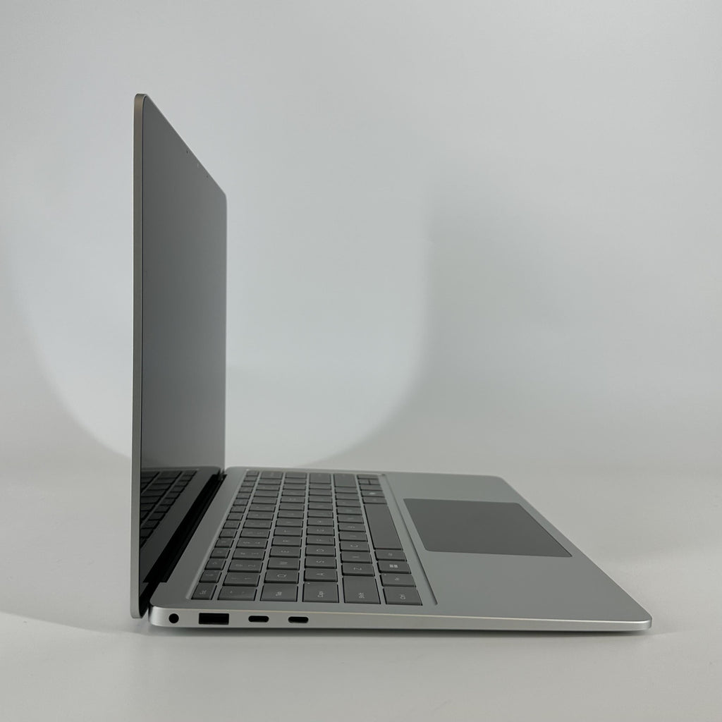 Microsoft Surface Laptop 7 13.8 Platinum WiFi 2.2 GHz Intel Core Ultra 7 Series 2 32GB RAM 512GB Solid State Drive