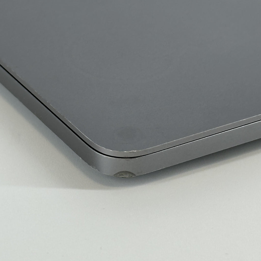 Apple MacBook Pro 15 Touch Bar 2018 Space Gray 2.9 GHz Intel Core i9 8th Gen. 32GB RAM 1TB Solid State Drive AMD Radeon Pro 560X 4 GB