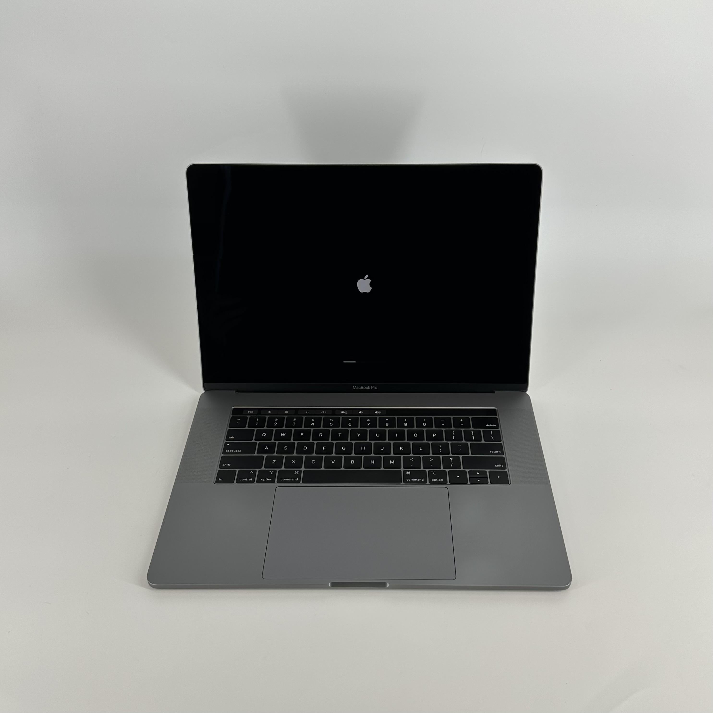 Apple MacBook Pro 15 Touch Bar 2018 Space Gray 2.9 GHz Intel Core i9 8th Gen. 32GB RAM 1TB Solid State Drive AMD Radeon Pro 560X 4 GB