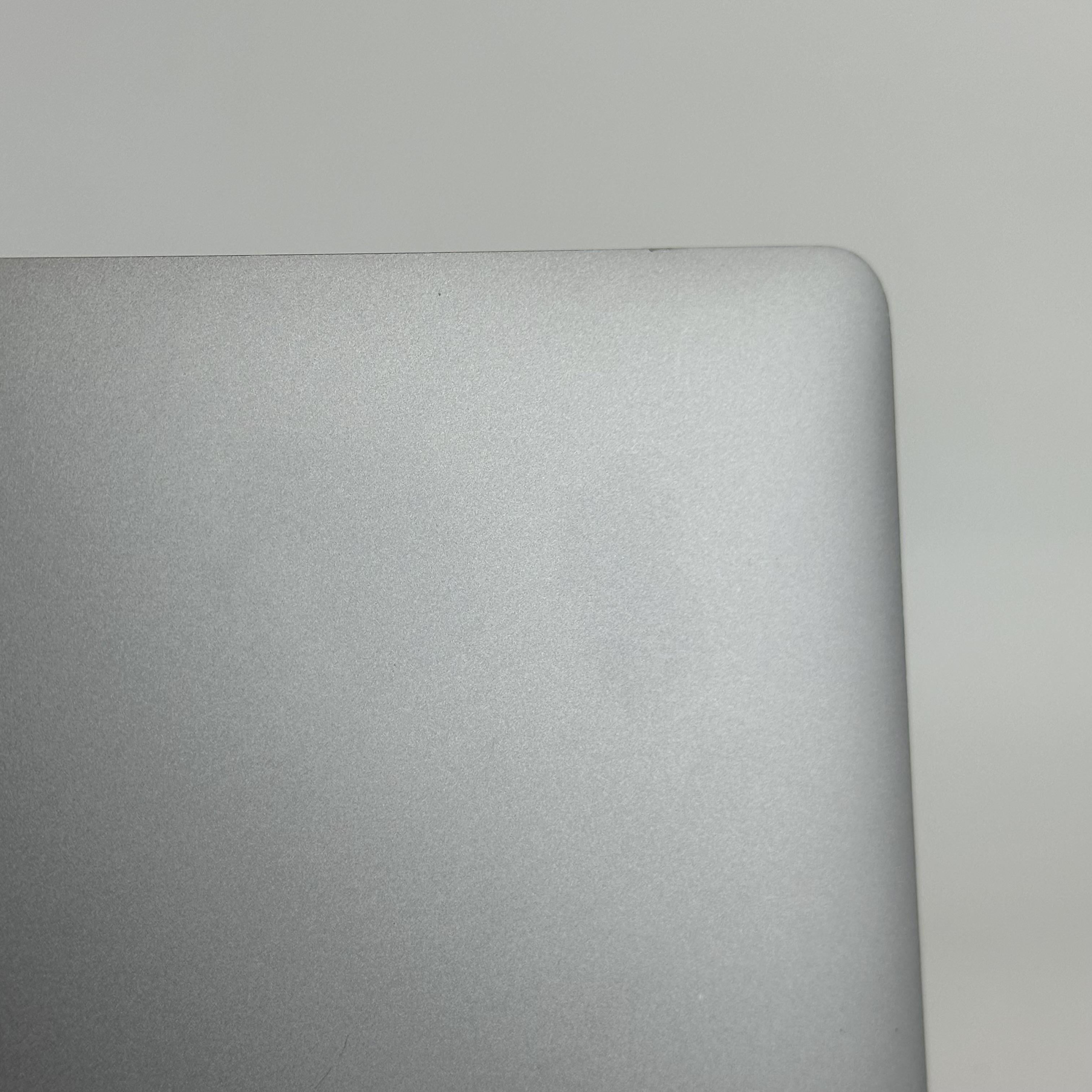 Apple MacBook Pro 15 Touch Bar 2018 Space Gray 2.9 GHz Intel Core i9 8th Gen. 32GB RAM 1TB Solid State Drive AMD Radeon Pro 560X 4 GB