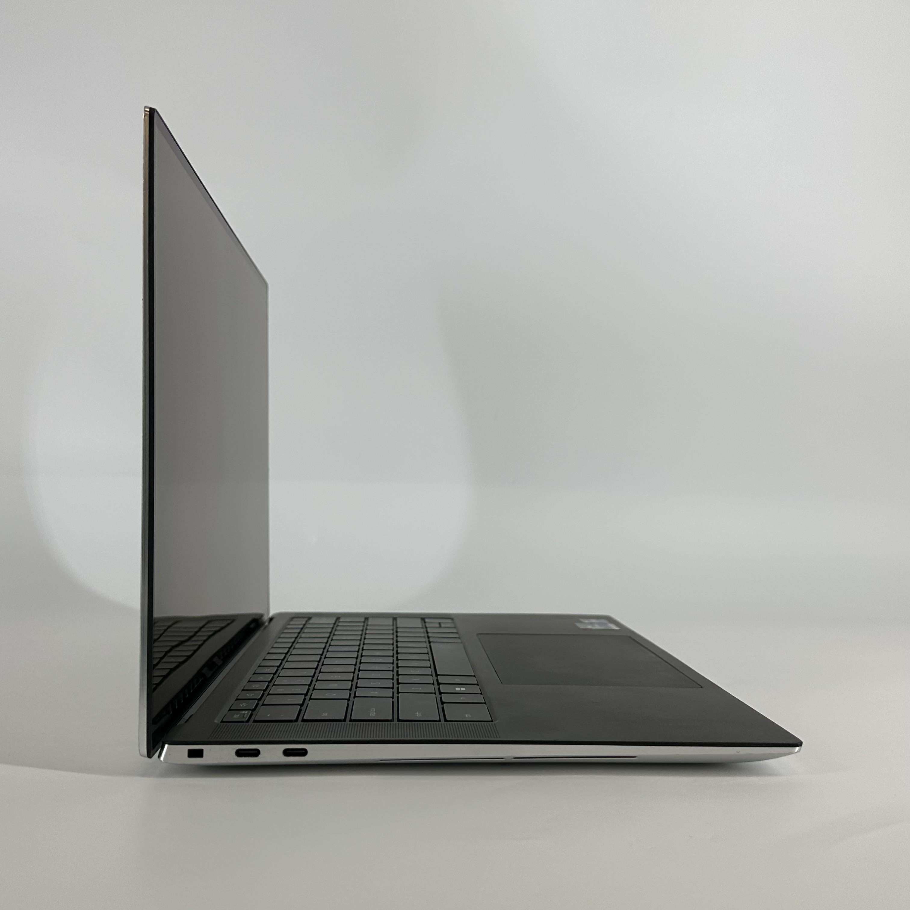 Dell XPS 15 9530 Silver 2.6 GHz Intel Core i9 13th Gen. 32GB RAM 1TB Solid State Drive NVIDIA GeForce RTX 4060 8 GB