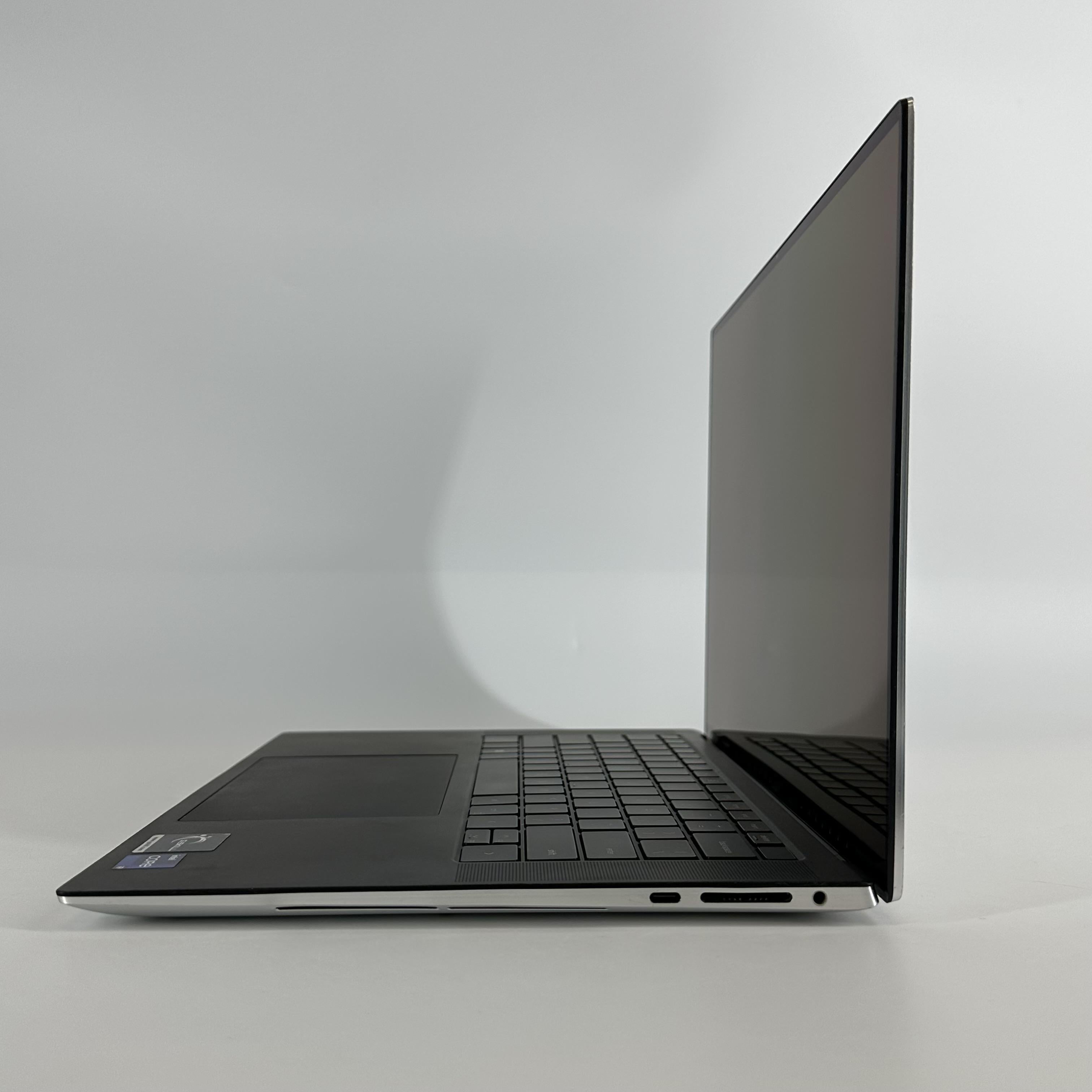 Dell XPS 15 9530 Silver 2.6 GHz Intel Core i9 13th Gen. 32GB RAM 1TB Solid State Drive NVIDIA GeForce RTX 4060 8 GB