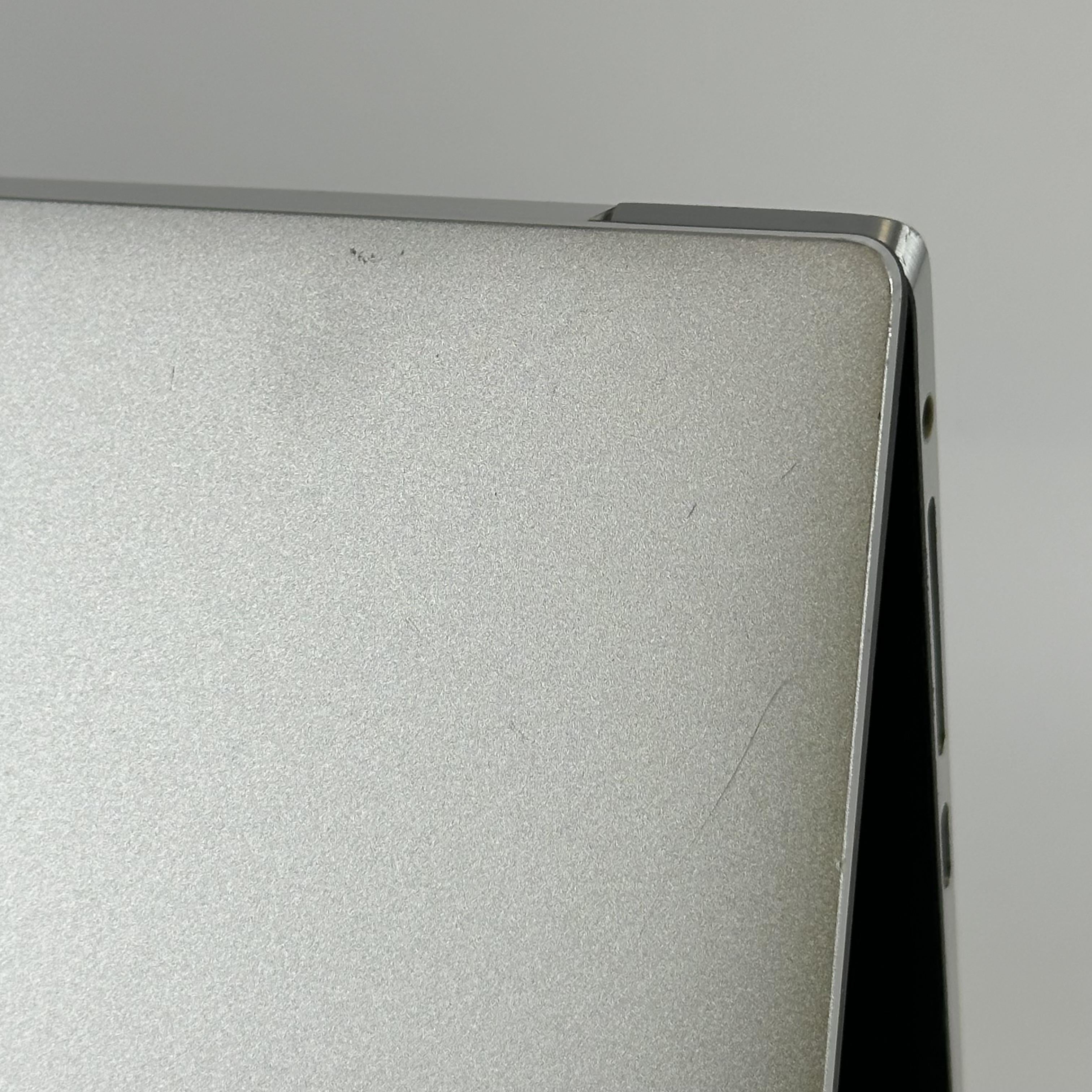 Dell XPS 15 9530 Silver 2.6 GHz Intel Core i9 13th Gen. 32GB RAM 1TB Solid State Drive NVIDIA GeForce RTX 4060 8 GB
