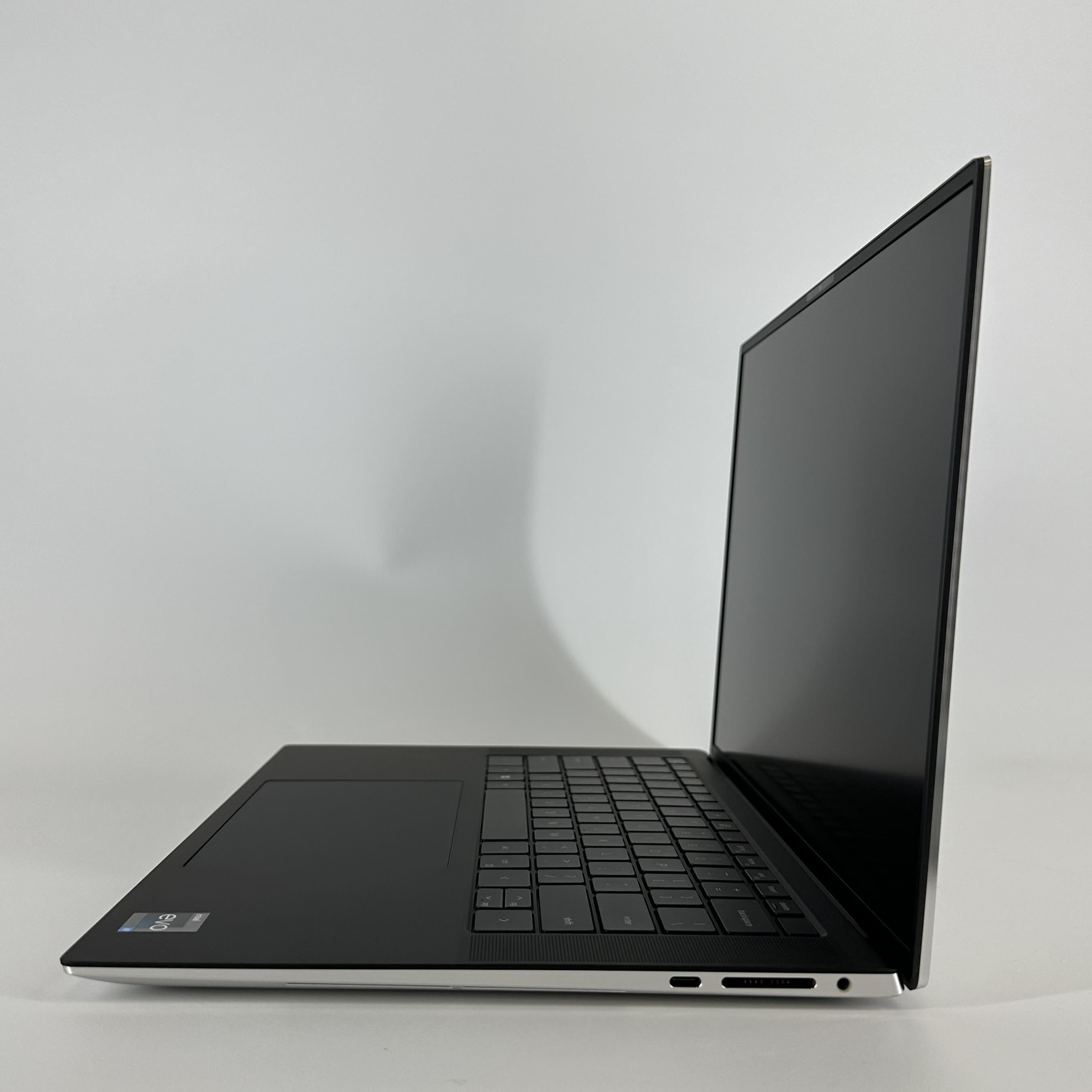 Dell XPS 15 9530 Silver 2.6 GHz Intel Core i9 13th Gen. 64GB RAM 512GB Solid State Drive NVIDIA GeForce RTX 4060 8 GB