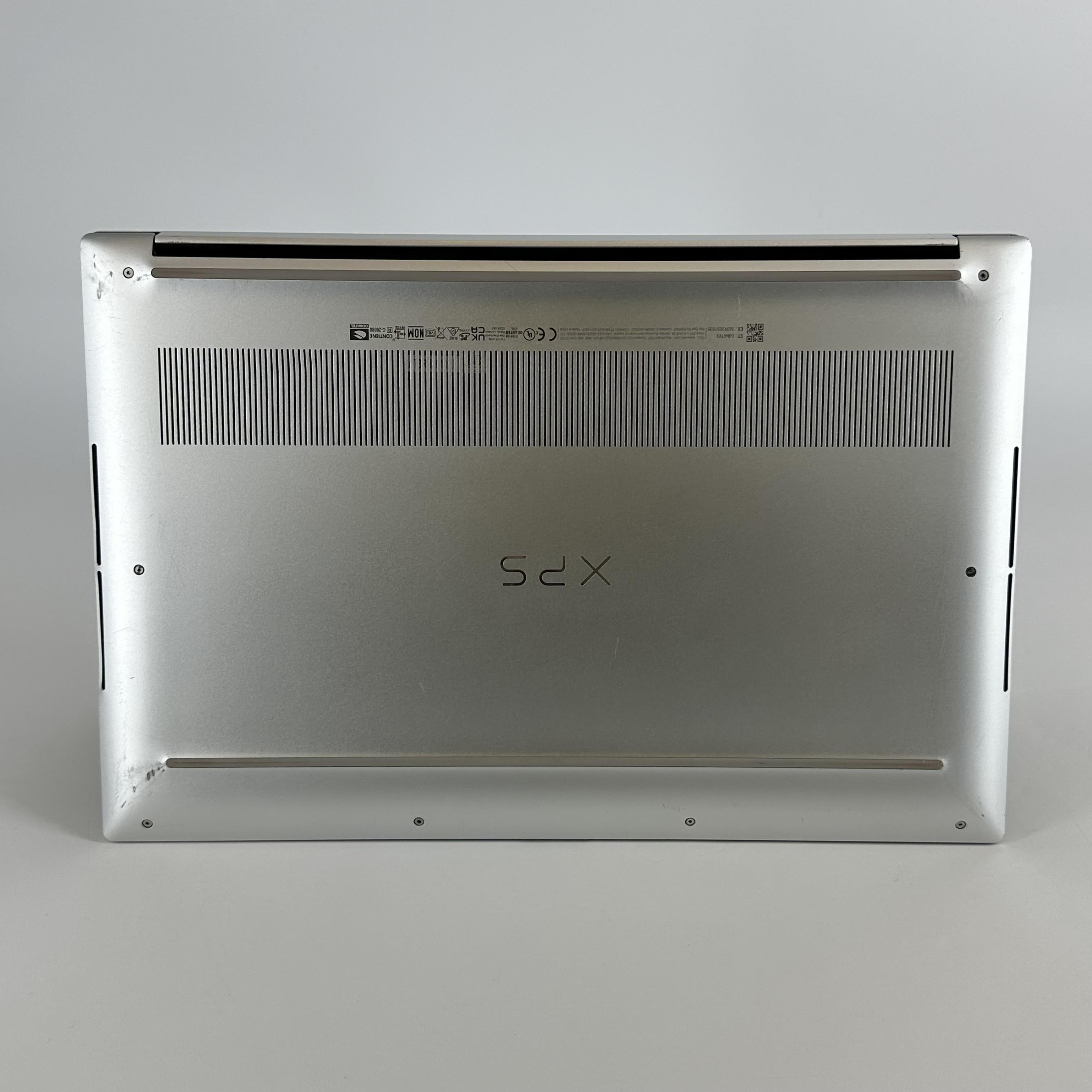 Dell XPS 15 9530 Silver 2.6 GHz Intel Core i9 13th Gen. 32GB RAM 1TB Solid State Drive NVIDIA GeForce RTX 4060 8 GB