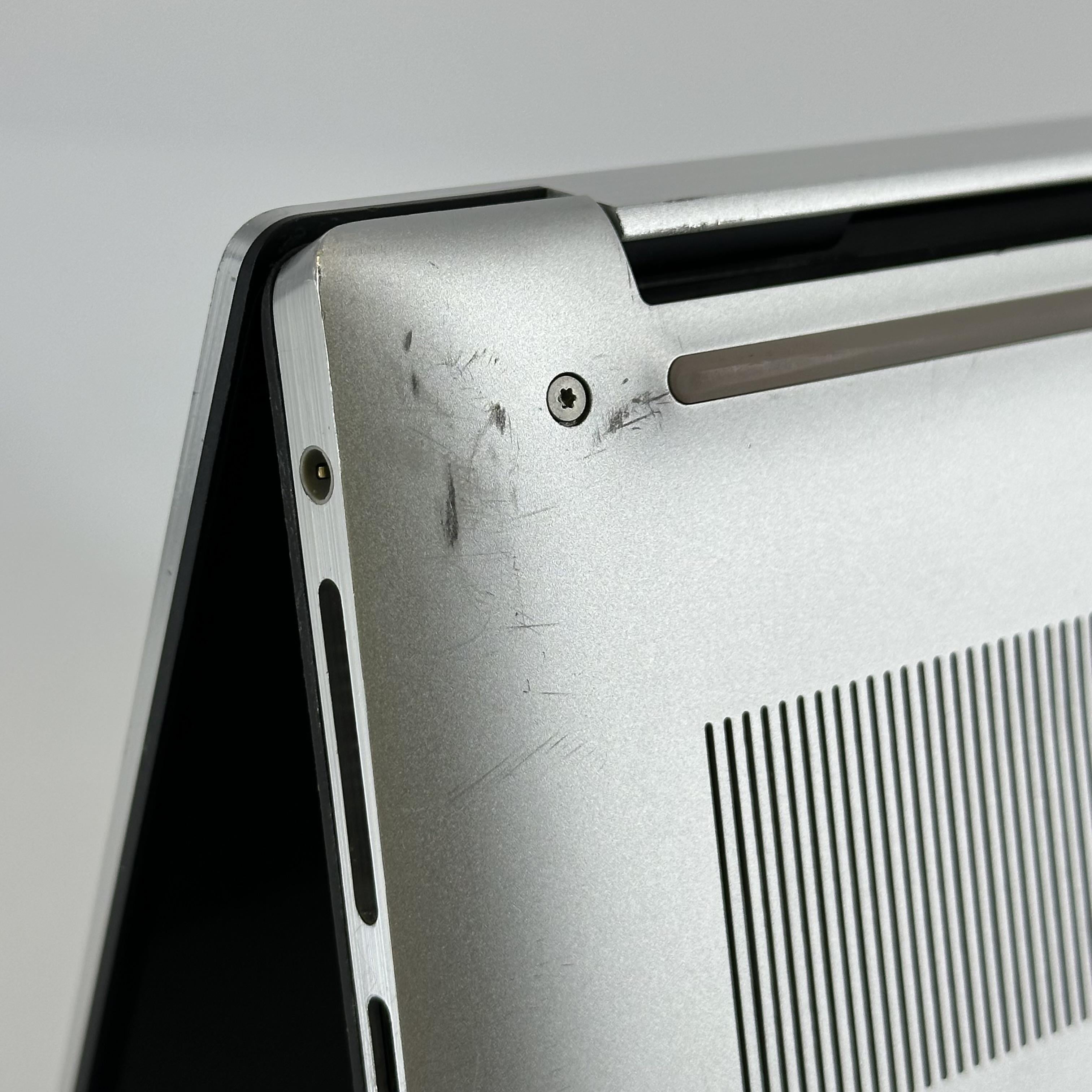 Dell XPS 15 9530 Silver 2.6 GHz Intel Core i9 13th Gen. 32GB RAM 1TB Solid State Drive NVIDIA GeForce RTX 4060 8 GB