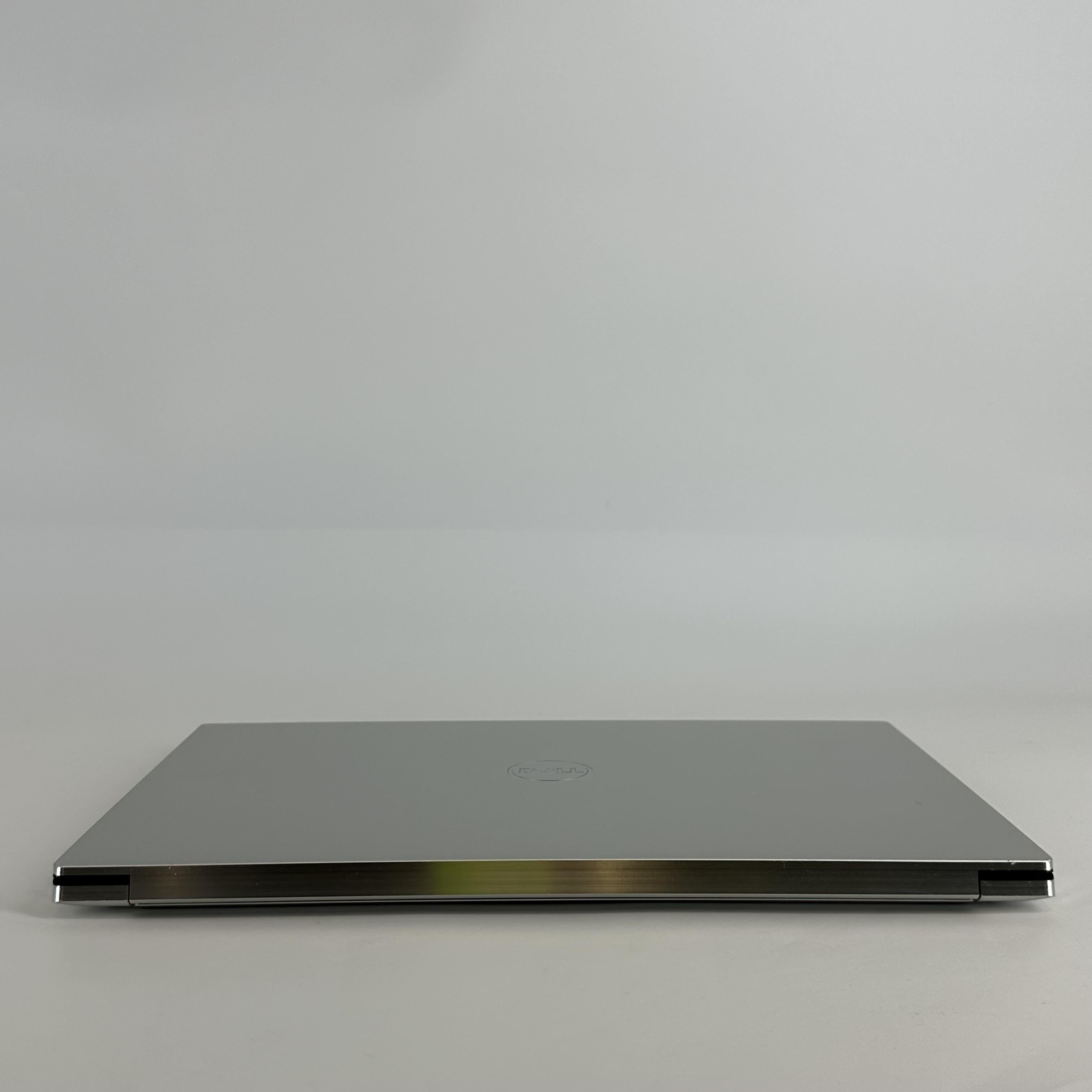 Dell XPS 15 9520 Silver 2.5 GHz Intel Core i9 12th Gen. 64GB RAM 1TB Solid State Drive NVIDIA GeForce RTX 3050 Ti 4 GB