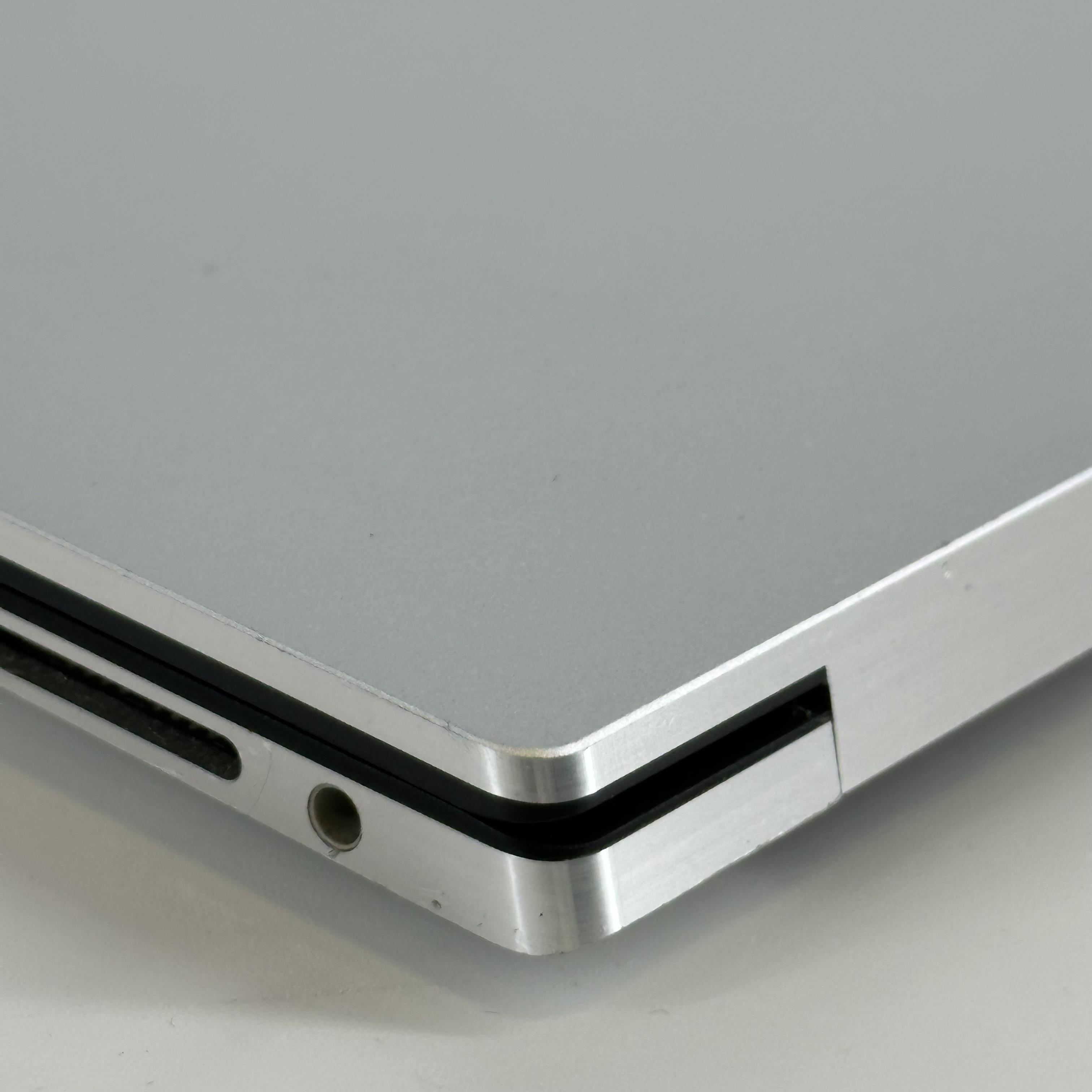 Dell XPS 15 9520 Silver 2.5 GHz Intel Core i9 12th Gen. 64GB RAM 1TB Solid State Drive NVIDIA GeForce RTX 3050 Ti 4 GB