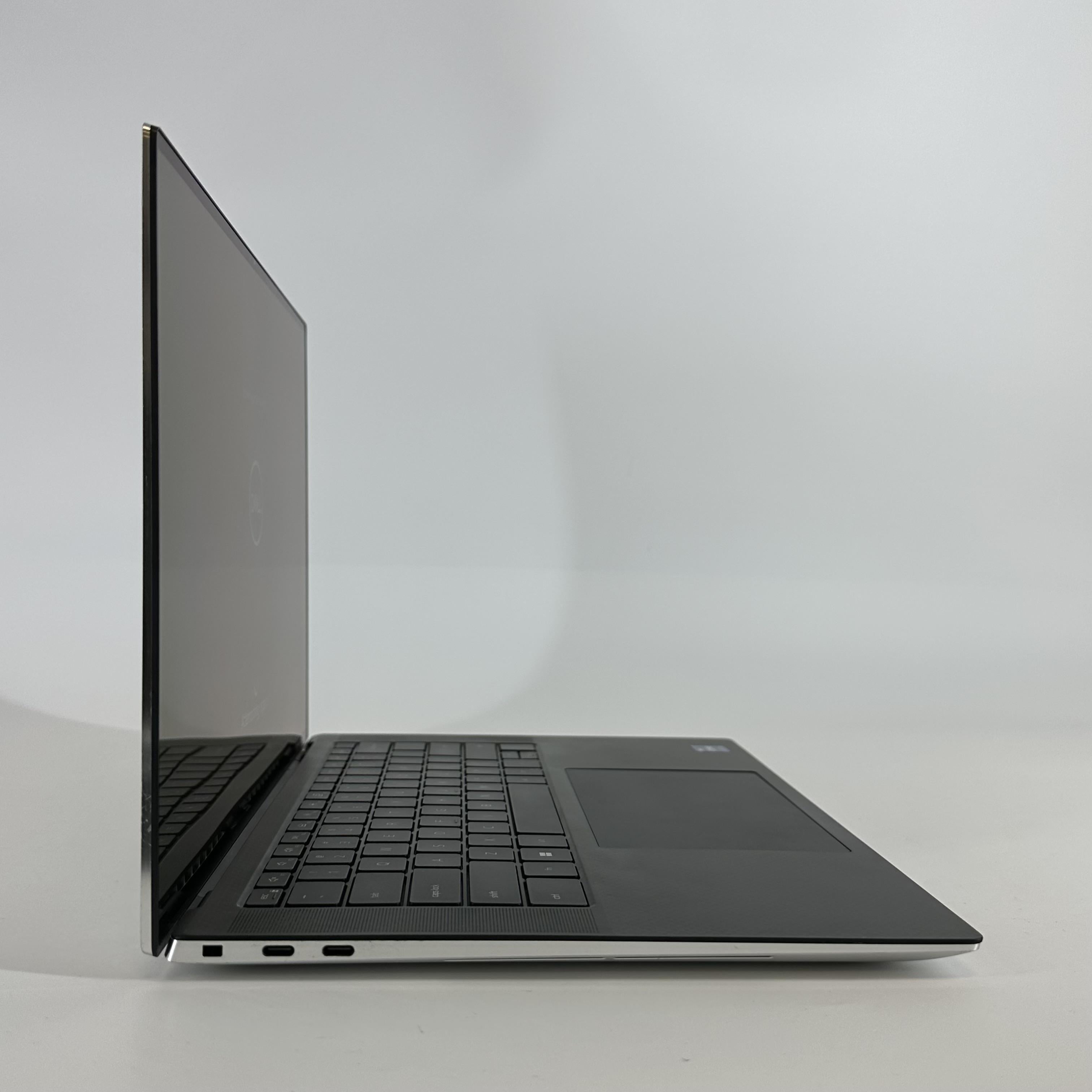 Dell XPS 15 9520 Silver 2.5 GHz Intel Core i9 12th Gen. 64GB RAM 1TB Solid State Drive NVIDIA GeForce RTX 3050 Ti 4 GB