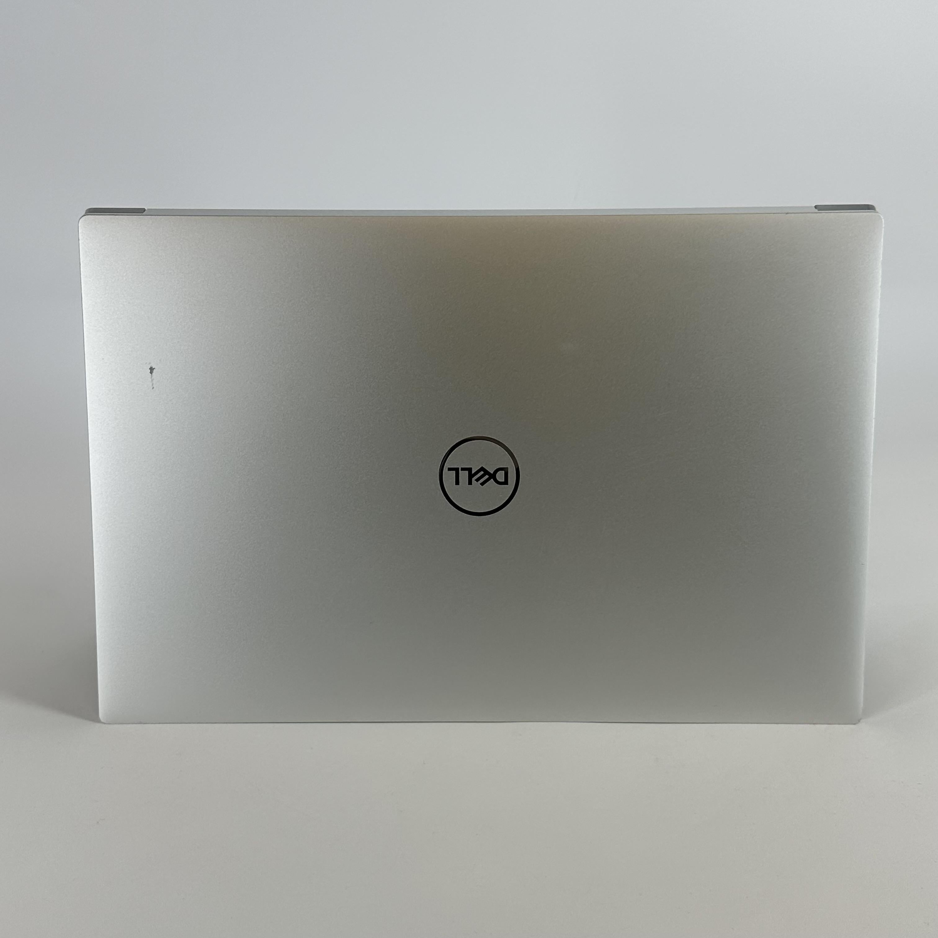 Dell XPS 15 9520 Silver 2.5 GHz Intel Core i9 12th Gen. 64GB RAM 1TB Solid State Drive NVIDIA GeForce RTX 3050 Ti 4 GB