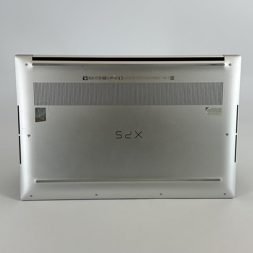 Dell XPS 15 9520 Silver 2.5 GHz Intel Core i9 12th Gen. 64GB RAM 1TB Solid State Drive NVIDIA GeForce RTX 3050 Ti 4 GB