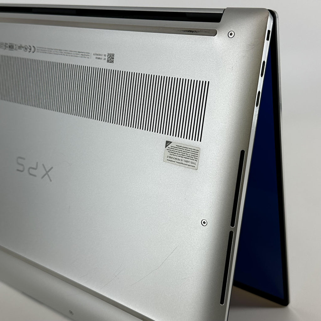 Dell XPS 15 9520 Silver 2.5 GHz Intel Core i9 12th Gen. 64GB RAM 1TB Solid State Drive NVIDIA GeForce RTX 3050 Ti 4 GB