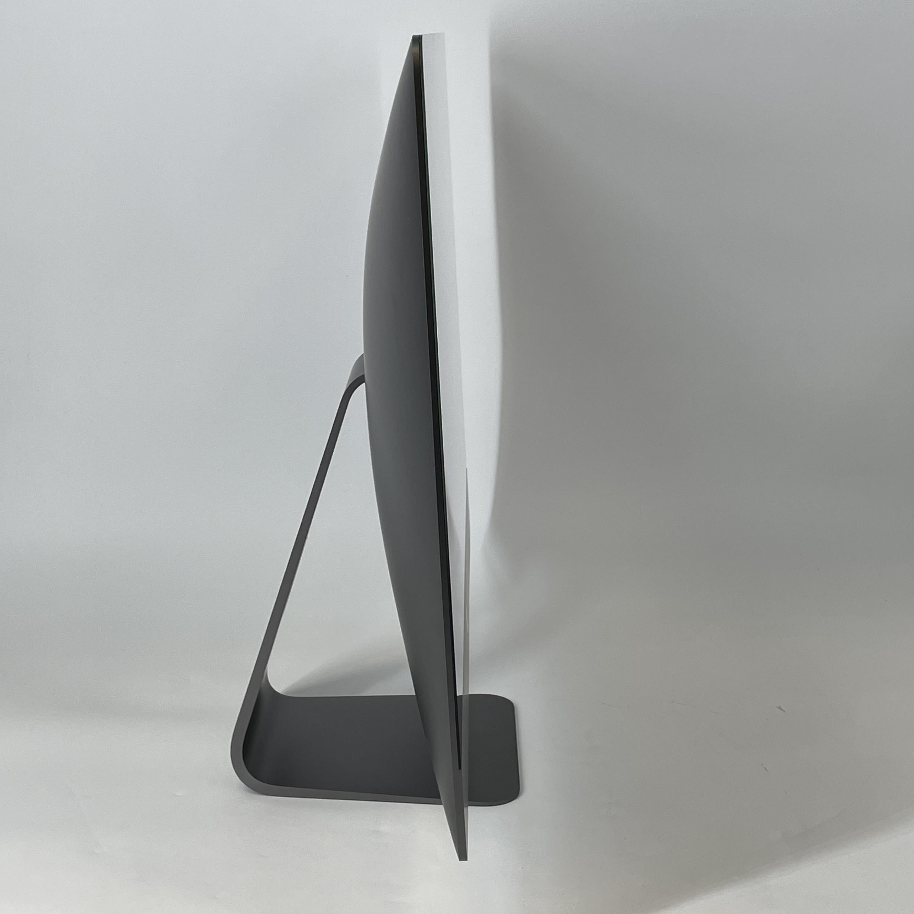 Apple iMac Pro 27 Late 2017 Space Gray 3.2 GHz 8-Core Intel Xeon W 64GB RAM 2TB Solid State Drive AMD Radeon Pro Vega 56 8 GB
