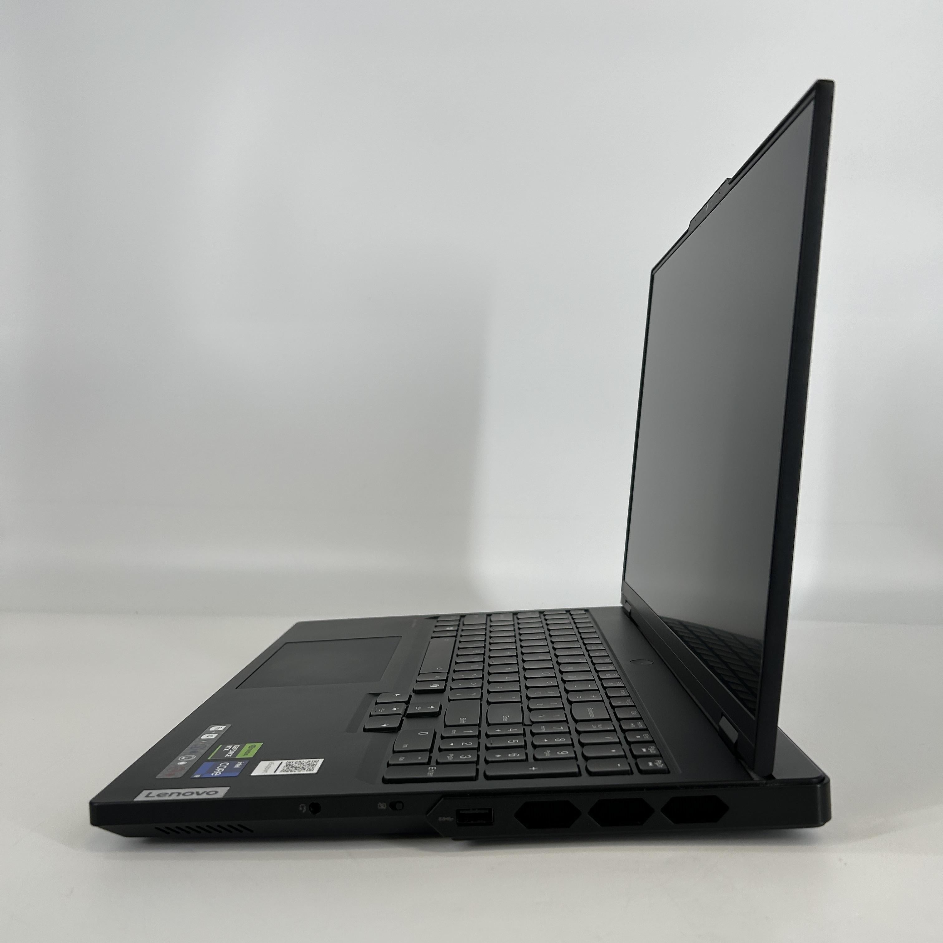 Lenovo Legion Pro 7i Gen 9 16 Black 2.2 GHz Intel Core i9 14th Gen. 32GB RAM 1TB Solid State Drive 1TB Solid State Drive NVIDIA GeForce RTX 4090 16 GB