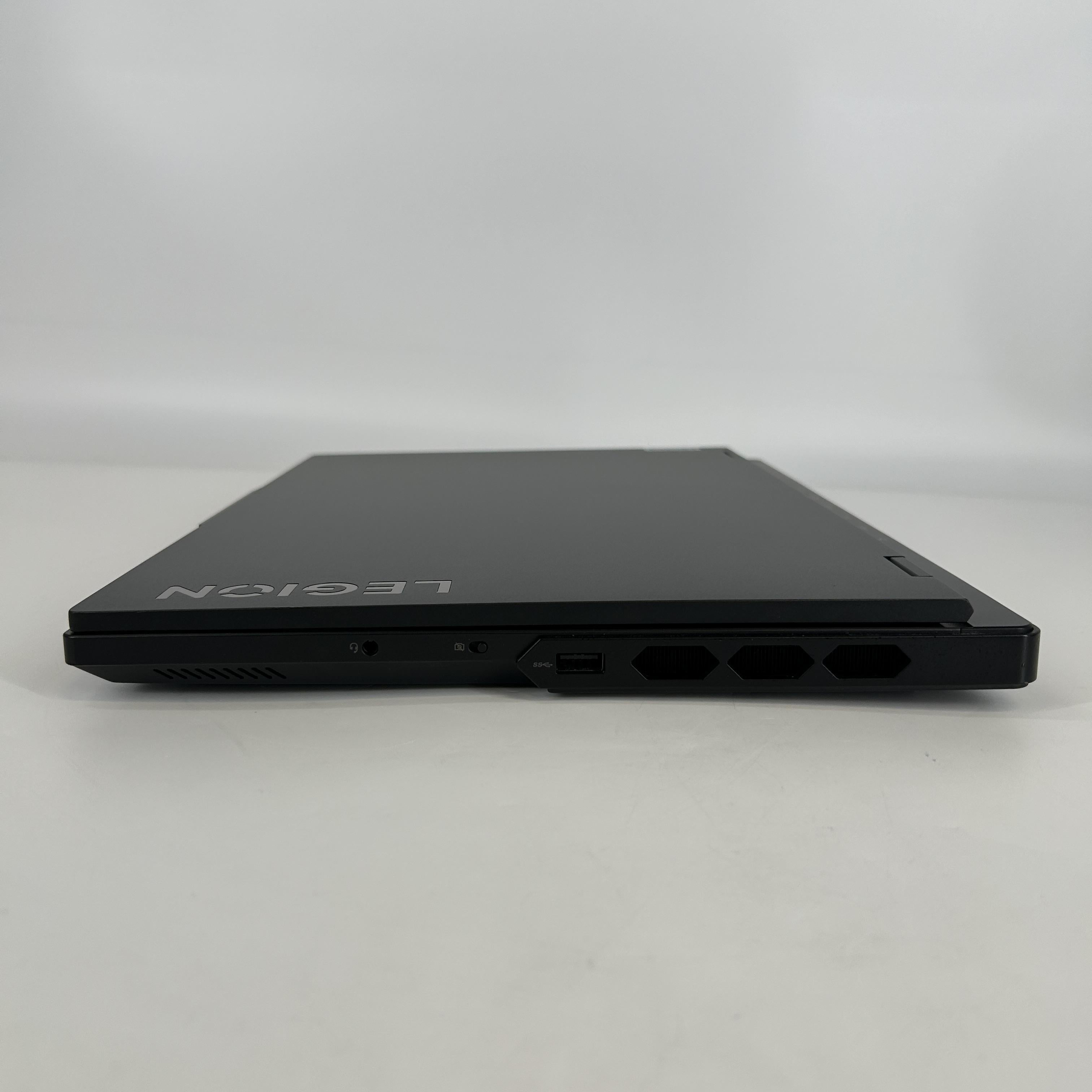 Lenovo Legion Pro 7i Gen 9 16 Black 2.2 GHz Intel Core i9 14th Gen. 32GB RAM 1TB Solid State Drive 1TB Solid State Drive NVIDIA GeForce RTX 4090 16 GB
