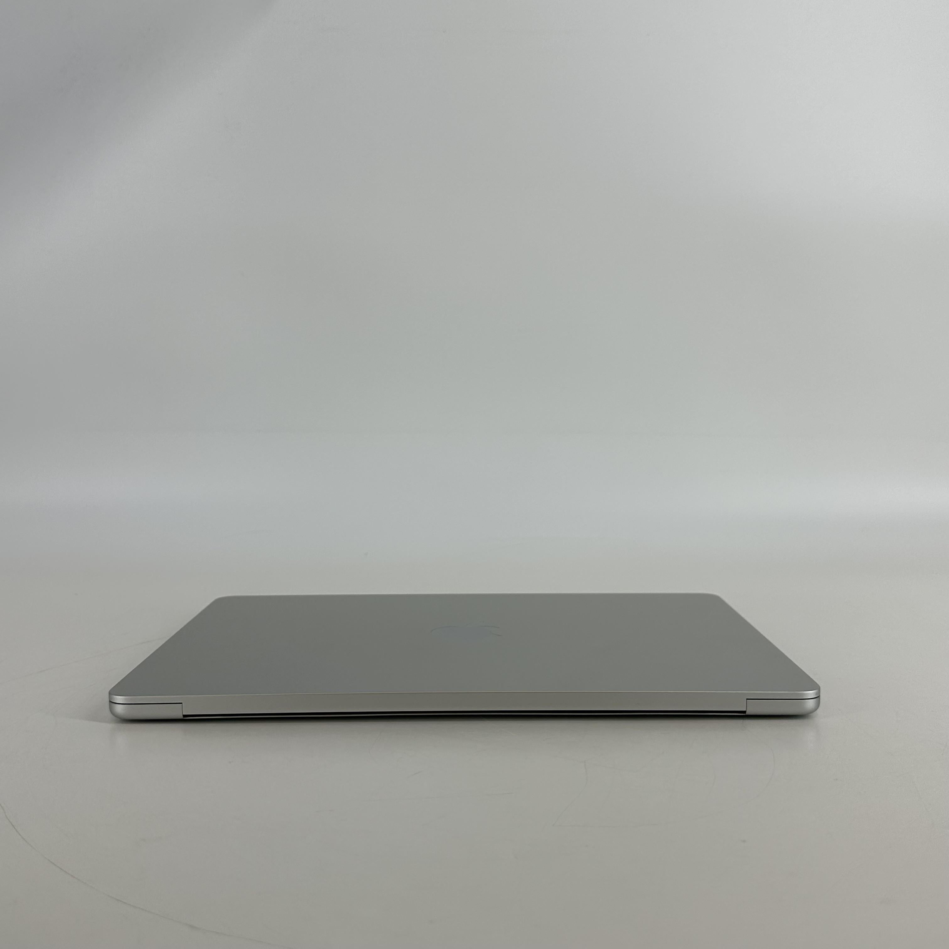Apple MacBook Air 13 2022 Silver 3.49 GHz M2 8-Core CPU 8GB Unified Memory 256GB Solid State Drive 8-Core GPU