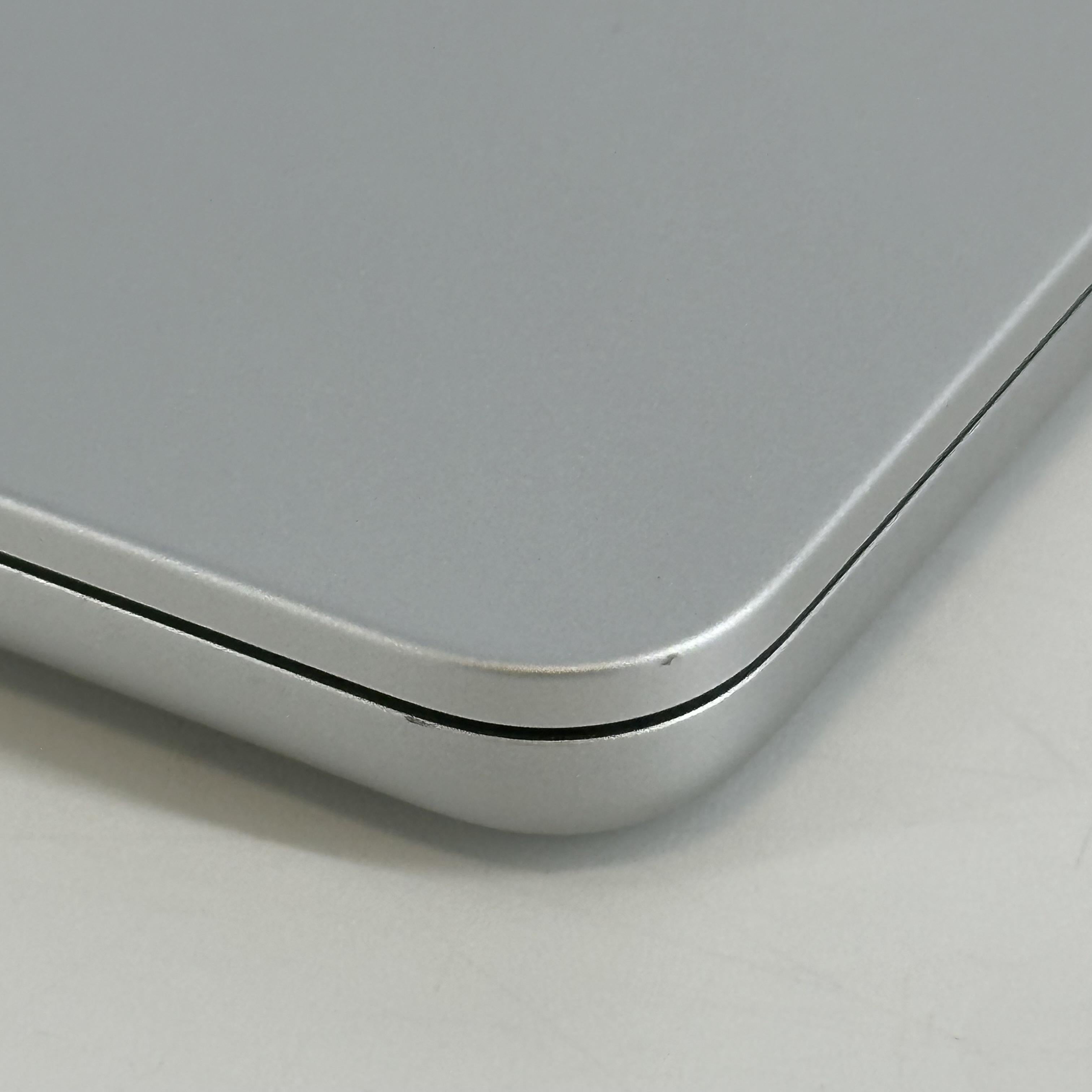 Apple MacBook Air 13 2022 Silver 3.49 GHz M2 8-Core CPU 8GB Unified Memory 256GB Solid State Drive 8-Core GPU