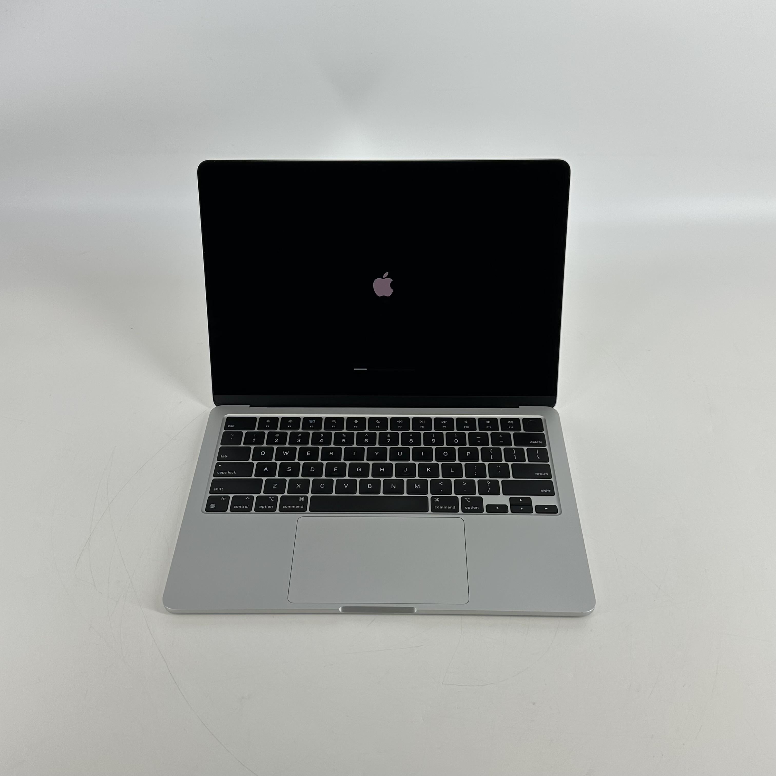 Apple MacBook Air 13 2022 Silver 3.49 GHz M2 8-Core CPU 8GB Unified Memory 256GB Solid State Drive 8-Core GPU