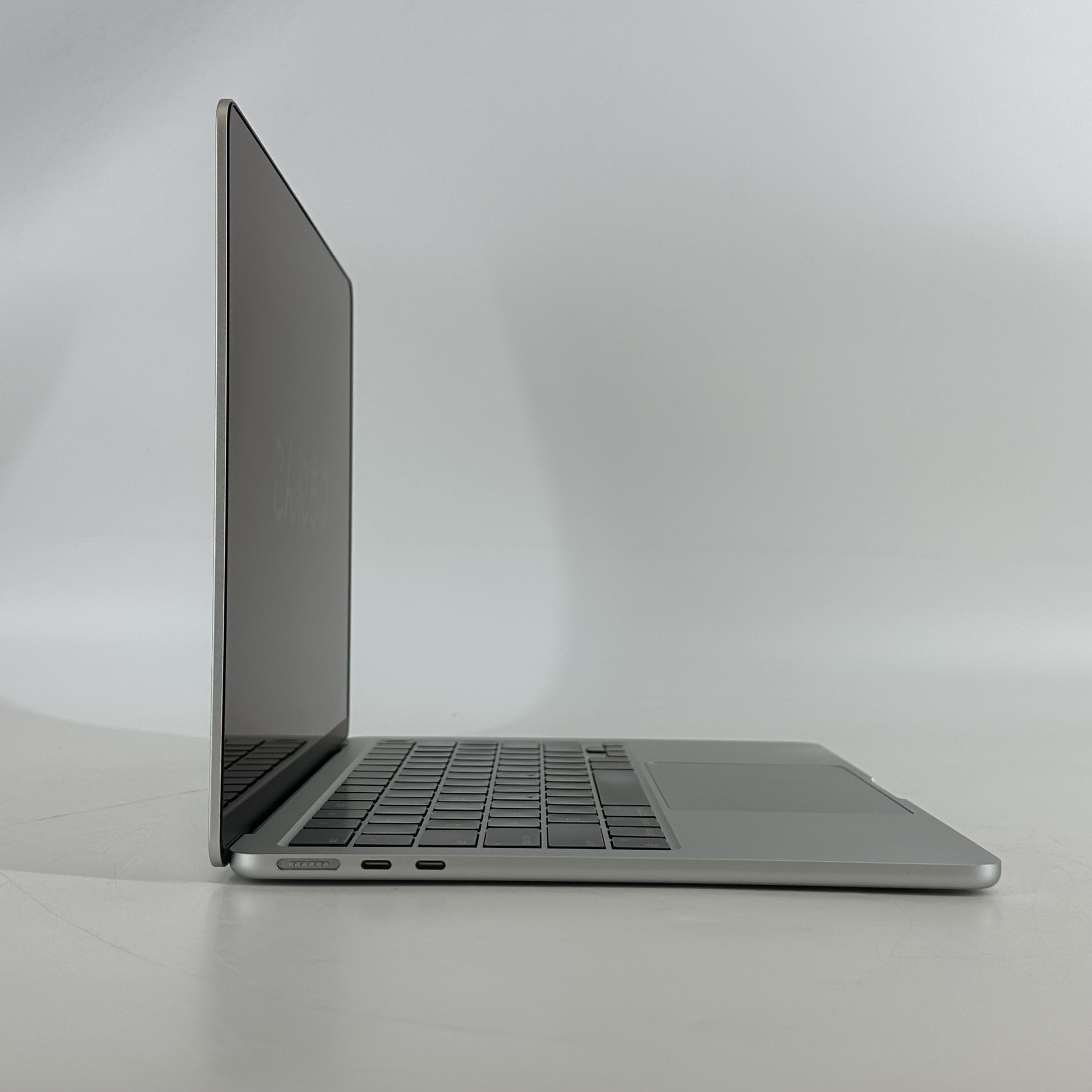 Apple MacBook Air 13 2022 Silver 3.49 GHz M2 8-Core CPU 8GB Unified Memory 256GB Solid State Drive 8-Core GPU